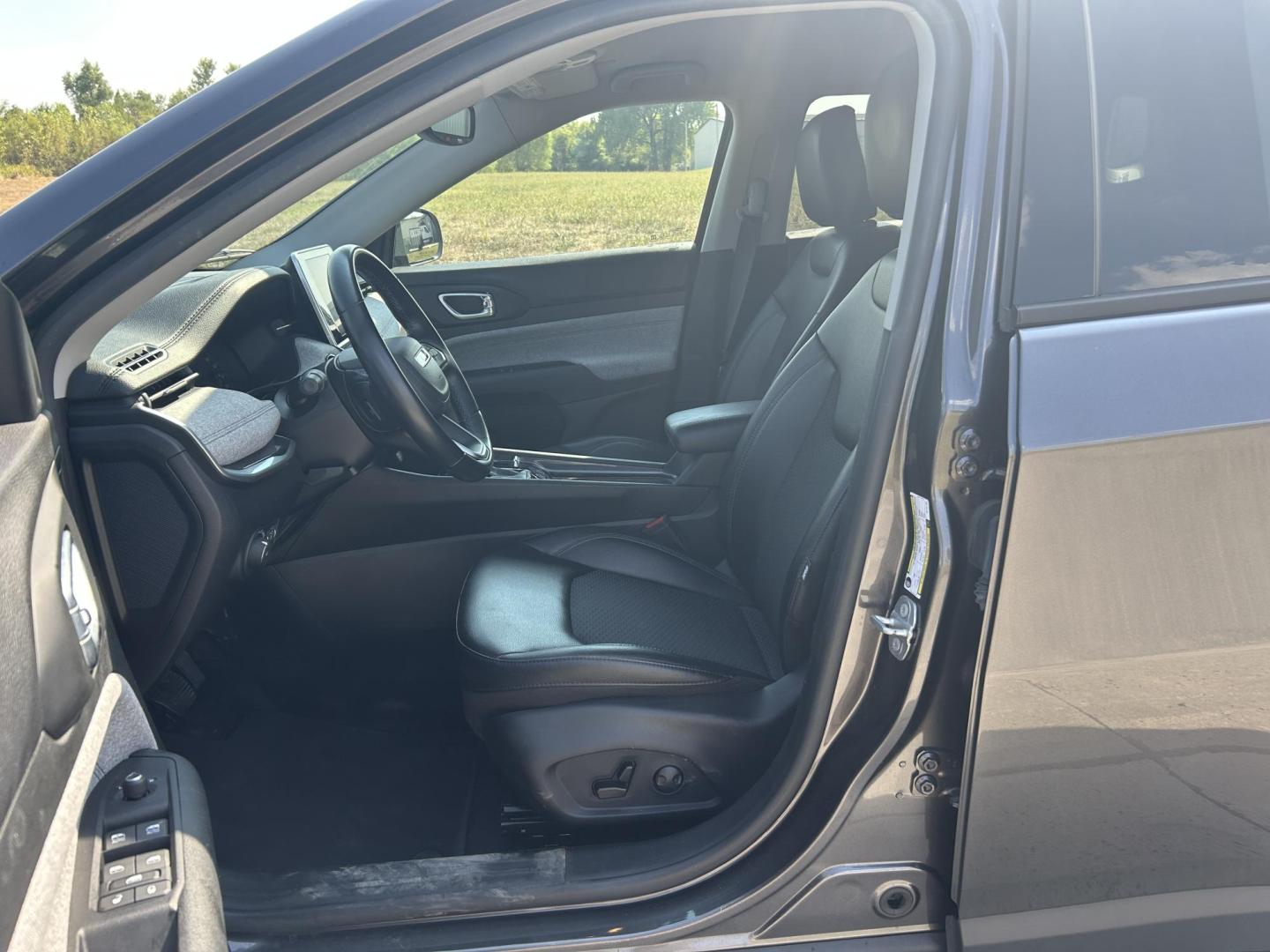 2022 GRAY /Black Jeep Compass Latitude 4WD (3C4NJDBB5NT) with an 2.4L L4 DOHC 16V engine, Automatic transmission, located at 506 S. Kingshighway, Cape Girardeau, MO, 63703, (573) 235-5000, 37.294991, -89.553635 - 2022 Jeep Compass Latitude 4WD 37xxx miles Four Wheel Drive 2.4L 4 Cyl. Automatic Backup Camera Bluetooth Power Driver Seat Heated Seats Cruise Power Lift Gate Power Windows/Locks/Mirrors We have financing available and we accept trades! Fill out a credit application on our website or co - Photo#15