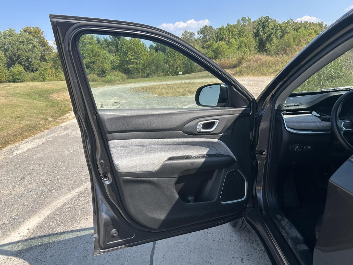 2022 GRAY /Black Jeep Compass Latitude 4WD (3C4NJDBB5NT) with an 2.4L L4 DOHC 16V engine, Automatic transmission, located at 506 S. Kingshighway, Cape Girardeau, MO, 63703, (573) 235-5000, 37.294991, -89.553635 - 2022 Jeep Compass Latitude 4WD 37xxx miles Four Wheel Drive 2.4L 4 Cyl. Automatic Backup Camera Bluetooth Power Driver Seat Heated Seats Cruise Power Lift Gate Power Windows/Locks/Mirrors We have financing available and we accept trades! Fill out a credit application on our website or co - Photo#14