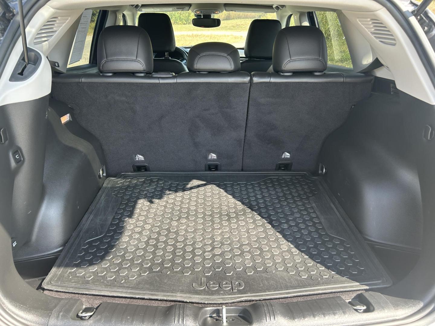 2022 GRAY /Black Jeep Compass Latitude 4WD (3C4NJDBB5NT) with an 2.4L L4 DOHC 16V engine, Automatic transmission, located at 506 S. Kingshighway, Cape Girardeau, MO, 63703, (573) 235-5000, 37.294991, -89.553635 - 2022 Jeep Compass Latitude 4WD 37xxx miles Four Wheel Drive 2.4L 4 Cyl. Automatic Backup Camera Bluetooth Power Driver Seat Heated Seats Cruise Power Lift Gate Power Windows/Locks/Mirrors We have financing available and we accept trades! Fill out a credit application on our website or co - Photo#11
