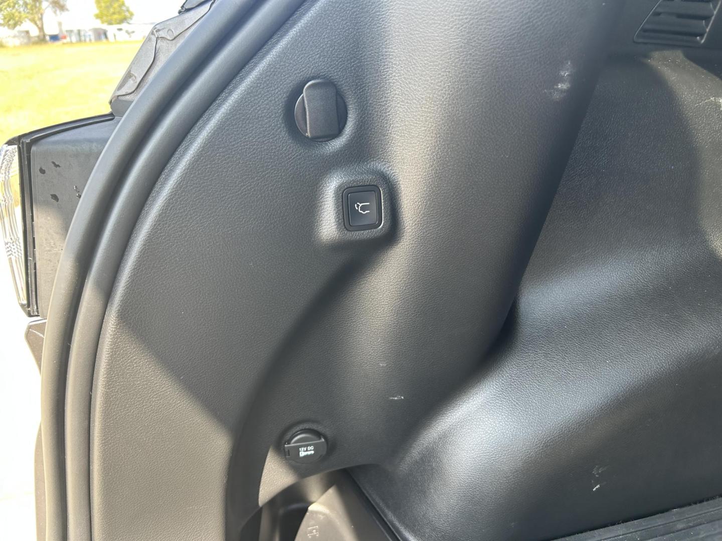 2022 GRAY /Black Jeep Compass Latitude 4WD (3C4NJDBB5NT) with an 2.4L L4 DOHC 16V engine, Automatic transmission, located at 506 S. Kingshighway, Cape Girardeau, MO, 63703, (573) 235-5000, 37.294991, -89.553635 - 2022 Jeep Compass Latitude 4WD 37xxx miles Four Wheel Drive 2.4L 4 Cyl. Automatic Backup Camera Bluetooth Power Driver Seat Heated Seats Cruise Power Lift Gate Power Windows/Locks/Mirrors We have financing available and we accept trades! Fill out a credit application on our website or co - Photo#31