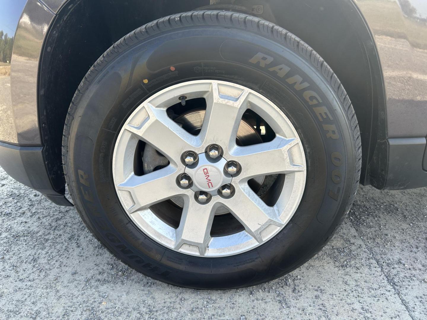 2015 BURGUNDY /Black GMC Acadia SLE-1 FWD (1GKKRNED1FJ) with an 3.6L V6 DOHC 24V engine, 6-Speed Automatic transmission, located at 506 S. Kingshighway, Cape Girardeau, MO, 63703, (573) 235-5000, 37.294991, -89.553635 - ***Salvage Title*** 2015 GMC Acadia SLE 120,XXX Miles 3.6L V6 Automatic Front Wheel Drive Back Up Camera Third Row Bluetooth Cruise Power Locks/Windows/Mirrors We have financing available and we accept trades! Fill out a credit application on our website or come by today! If you have any - Photo#19