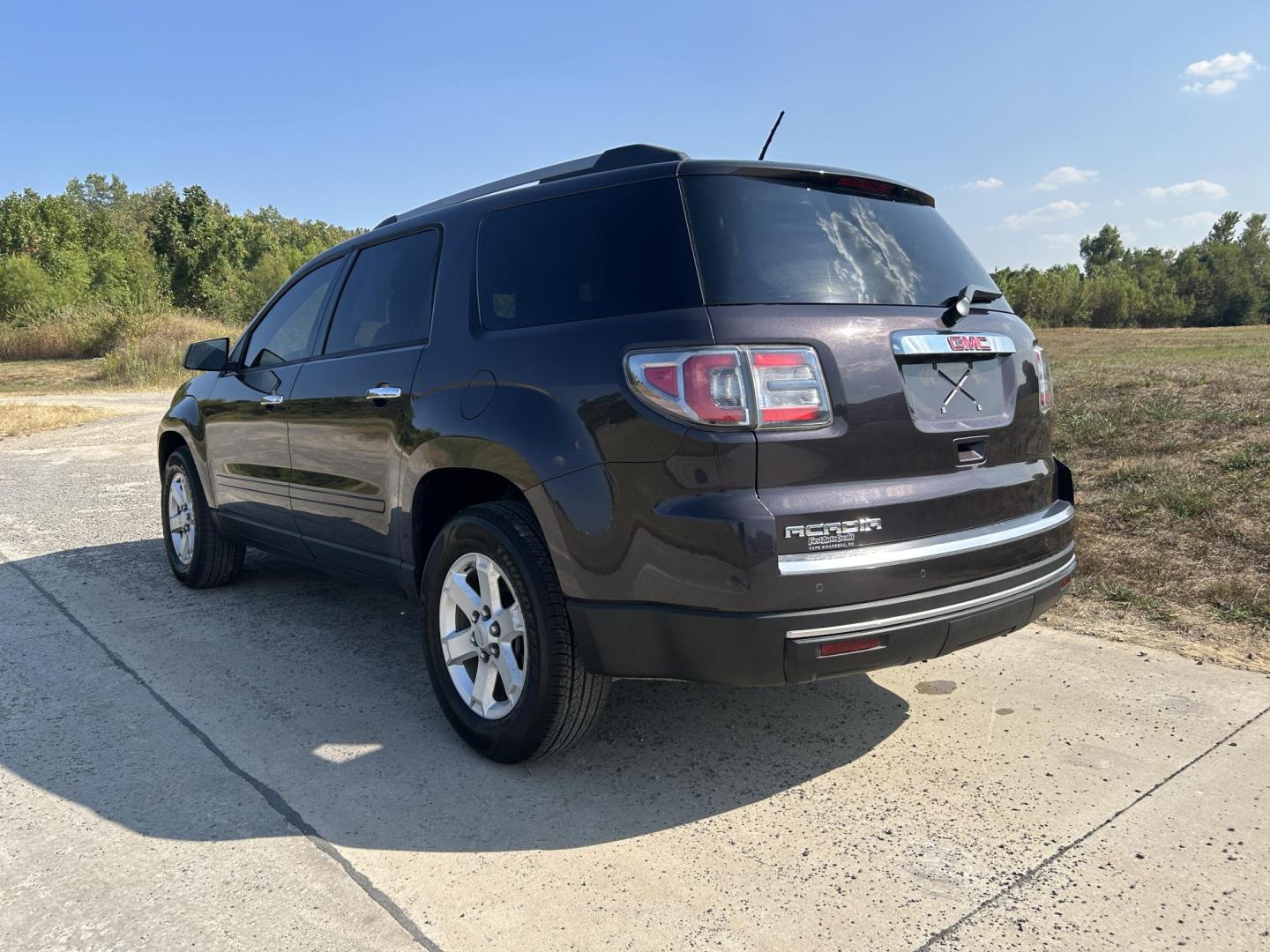2015 BURGUNDY /Black GMC Acadia SLE-1 FWD (1GKKRNED1FJ) with an 3.6L V6 DOHC 24V engine, 6-Speed Automatic transmission, located at 506 S. Kingshighway, Cape Girardeau, MO, 63703, (573) 235-5000, 37.294991, -89.553635 - ***Salvage Title*** 2015 GMC Acadia SLE 120,XXX Miles 3.6L V6 Automatic Front Wheel Drive Back Up Camera Third Row Bluetooth Cruise Power Locks/Windows/Mirrors We have financing available and we accept trades! Fill out a credit application on our website or come by today! If you have any - Photo#9