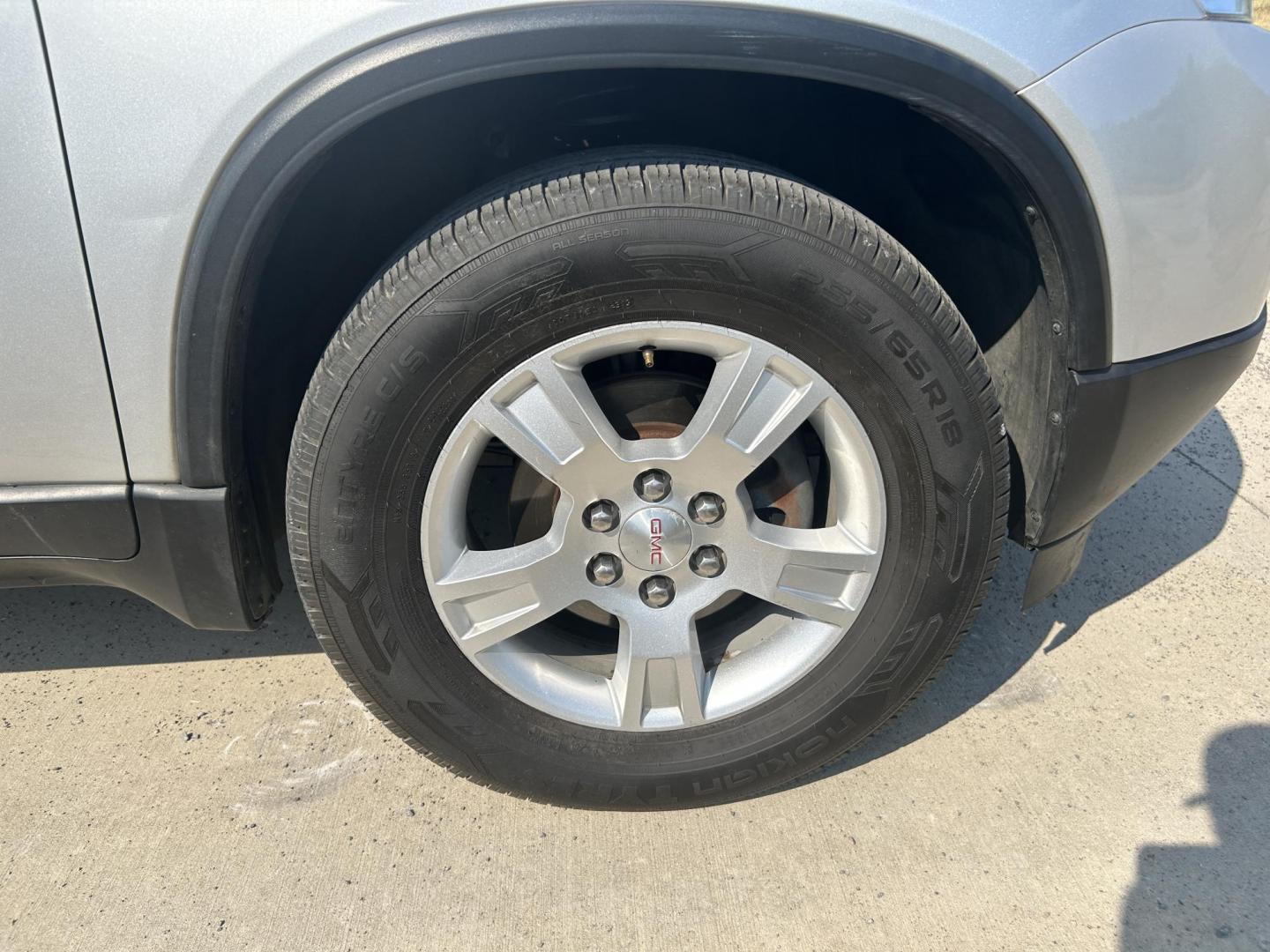 2012 SILVER /Black GMC Acadia SLE-1 FWD (1GKKRNED9CJ) with an 3.6L V6 DOHC 24V engine, 6-Speed Automatic transmission, located at 506 S. Kingshighway, Cape Girardeau, MO, 63703, (573) 235-5000, 37.294991, -89.553635 - 2012 GMC Acadia SLE 86,XXX Miles 3.6L V6 Automatic Front Wheel Drive Remote Start Bluetooth Cruise Power Locks/Windows/Mirrors We have financing available and we accept trades! Fill out a credit application on our website or come by today! If you have any questions, give us a call at (573) - Photo#24