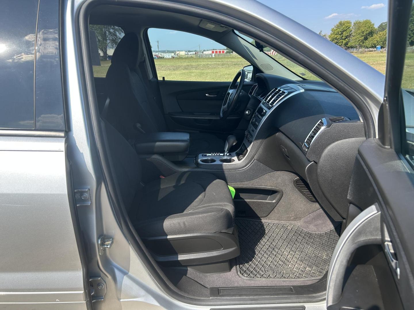2012 SILVER /Black GMC Acadia SLE-1 FWD (1GKKRNED9CJ) with an 3.6L V6 DOHC 24V engine, 6-Speed Automatic transmission, located at 506 S. Kingshighway, Cape Girardeau, MO, 63703, (573) 235-5000, 37.294991, -89.553635 - 2012 GMC Acadia SLE 86,XXX Miles 3.6L V6 Automatic Front Wheel Drive Remote Start Bluetooth Cruise Power Locks/Windows/Mirrors We have financing available and we accept trades! Fill out a credit application on our website or come by today! If you have any questions, give us a call at (573) - Photo#20