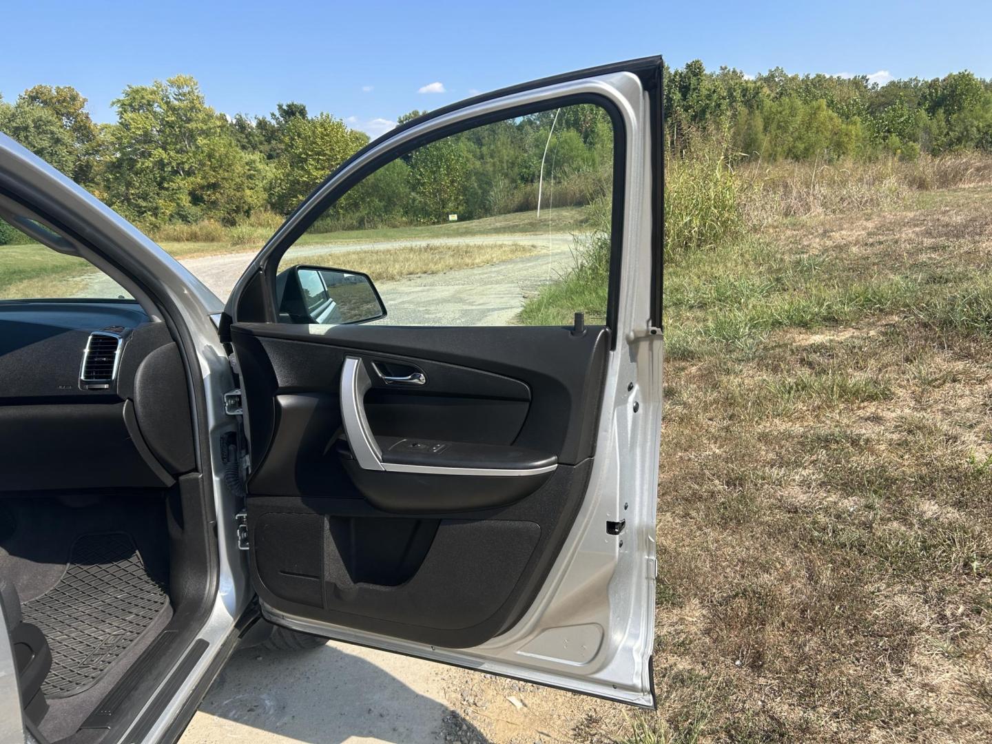 2012 SILVER /Black GMC Acadia SLE-1 FWD (1GKKRNED9CJ) with an 3.6L V6 DOHC 24V engine, 6-Speed Automatic transmission, located at 506 S. Kingshighway, Cape Girardeau, MO, 63703, (573) 235-5000, 37.294991, -89.553635 - 2012 GMC Acadia SLE 86,XXX Miles 3.6L V6 Automatic Front Wheel Drive Remote Start Bluetooth Cruise Power Locks/Windows/Mirrors We have financing available and we accept trades! Fill out a credit application on our website or come by today! If you have any questions, give us a call at (573) - Photo#19