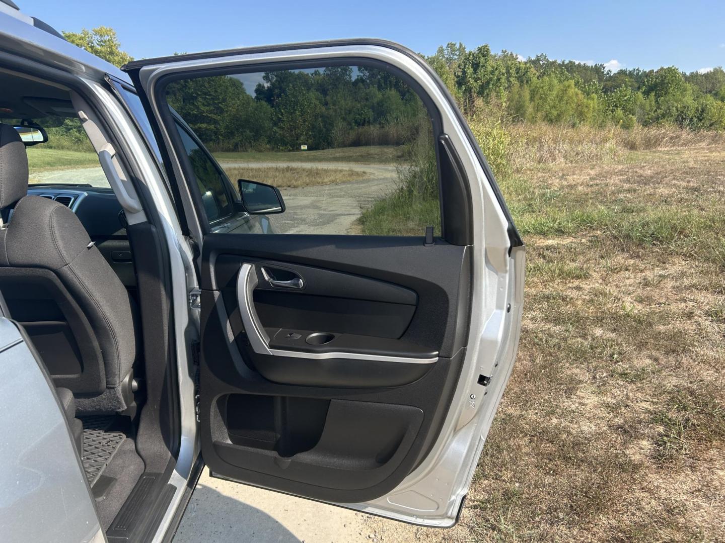 2012 SILVER /Black GMC Acadia SLE-1 FWD (1GKKRNED9CJ) with an 3.6L V6 DOHC 24V engine, 6-Speed Automatic transmission, located at 506 S. Kingshighway, Cape Girardeau, MO, 63703, (573) 235-5000, 37.294991, -89.553635 - 2012 GMC Acadia SLE 86,XXX Miles 3.6L V6 Automatic Front Wheel Drive Remote Start Bluetooth Cruise Power Locks/Windows/Mirrors We have financing available and we accept trades! Fill out a credit application on our website or come by today! If you have any questions, give us a call at (573) - Photo#18