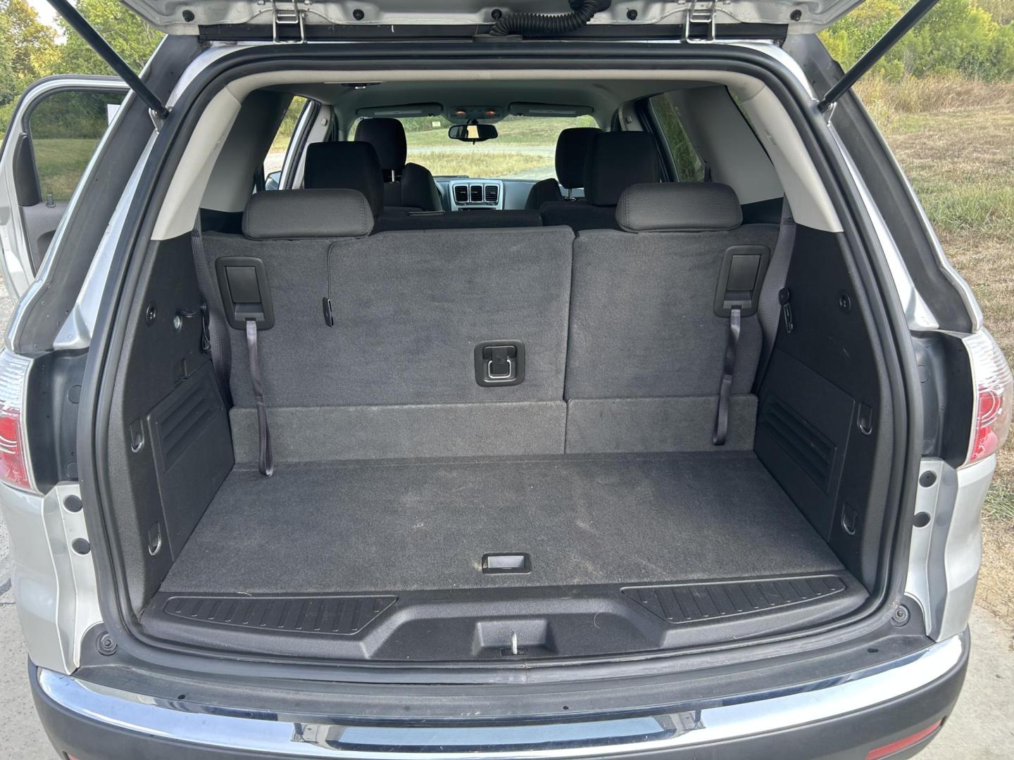 2012 SILVER /Black GMC Acadia SLE-1 FWD (1GKKRNED9CJ) with an 3.6L V6 DOHC 24V engine, 6-Speed Automatic transmission, located at 506 S. Kingshighway, Cape Girardeau, MO, 63703, (573) 235-5000, 37.294991, -89.553635 - 2012 GMC Acadia SLE 86,XXX Miles 3.6L V6 Automatic Front Wheel Drive Remote Start Bluetooth Cruise Power Locks/Windows/Mirrors We have financing available and we accept trades! Fill out a credit application on our website or come by today! If you have any questions, give us a call at (573) - Photo#10