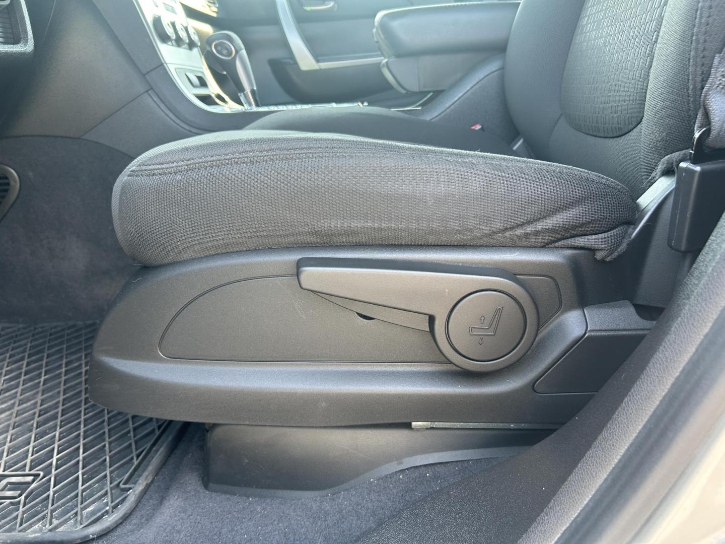 2012 SILVER /Black GMC Acadia SLE-1 FWD (1GKKRNED9CJ) with an 3.6L V6 DOHC 24V engine, 6-Speed Automatic transmission, located at 506 S. Kingshighway, Cape Girardeau, MO, 63703, (573) 235-5000, 37.294991, -89.553635 - 2012 GMC Acadia SLE 86,XXX Miles 3.6L V6 Automatic Front Wheel Drive Remote Start Bluetooth Cruise Power Locks/Windows/Mirrors We have financing available and we accept trades! Fill out a credit application on our website or come by today! If you have any questions, give us a call at (573) - Photo#2