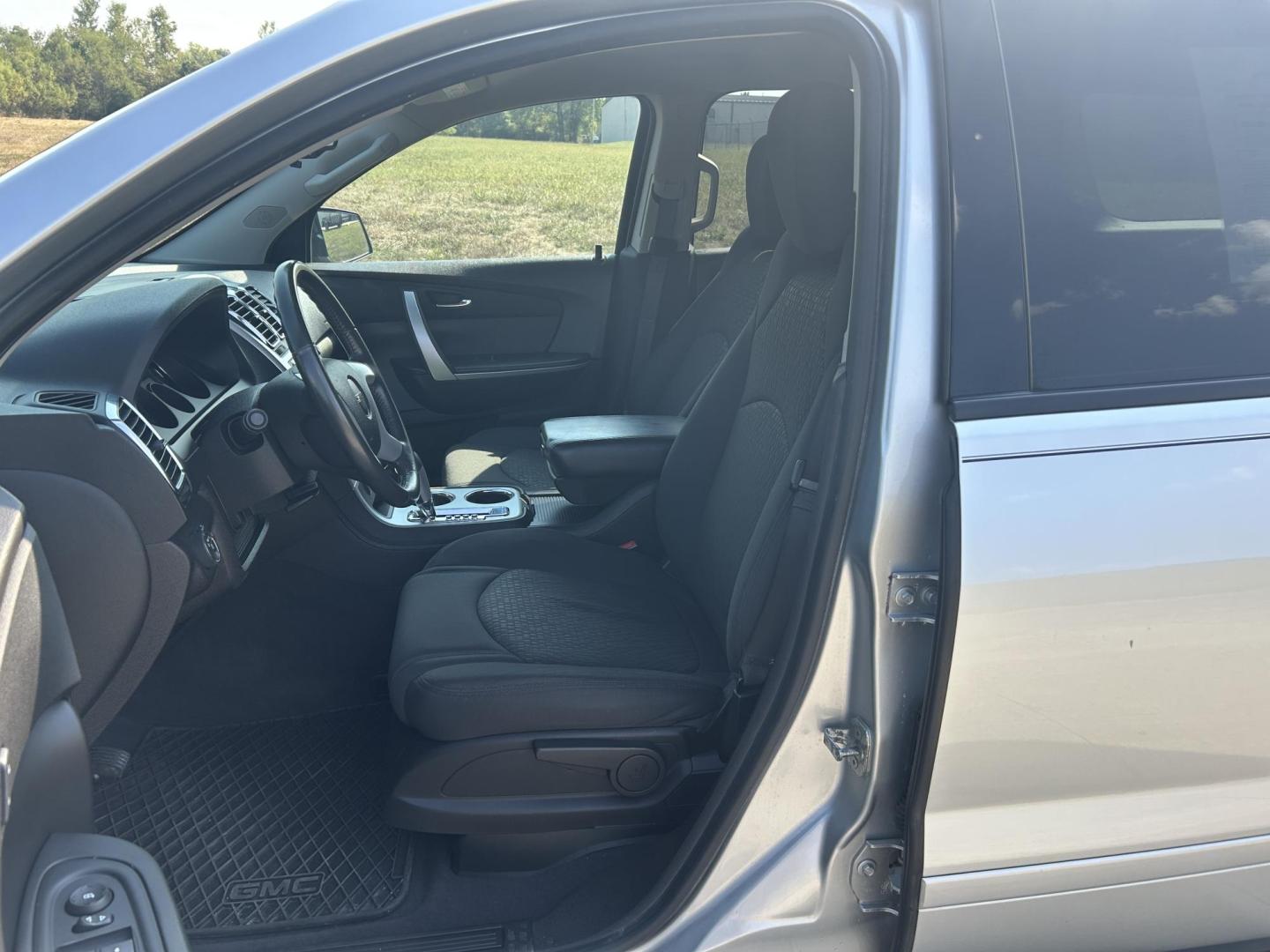 2012 SILVER /Black GMC Acadia SLE-1 FWD (1GKKRNED9CJ) with an 3.6L V6 DOHC 24V engine, 6-Speed Automatic transmission, located at 506 S. Kingshighway, Cape Girardeau, MO, 63703, (573) 235-5000, 37.294991, -89.553635 - 2012 GMC Acadia SLE 86,XXX Miles 3.6L V6 Automatic Front Wheel Drive Remote Start Bluetooth Cruise Power Locks/Windows/Mirrors We have financing available and we accept trades! Fill out a credit application on our website or come by today! If you have any questions, give us a call at (573) - Photo#16