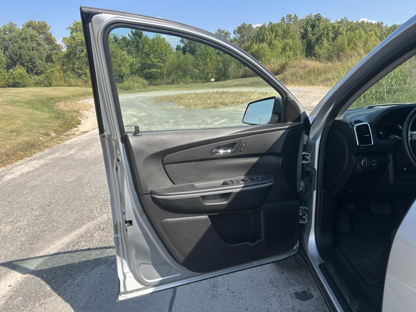 2012 SILVER /Black GMC Acadia SLE-1 FWD (1GKKRNED9CJ) with an 3.6L V6 DOHC 24V engine, 6-Speed Automatic transmission, located at 506 S. Kingshighway, Cape Girardeau, MO, 63703, (573) 235-5000, 37.294991, -89.553635 - 2012 GMC Acadia SLE 86,XXX Miles 3.6L V6 Automatic Front Wheel Drive Remote Start Bluetooth Cruise Power Locks/Windows/Mirrors We have financing available and we accept trades! Fill out a credit application on our website or come by today! If you have any questions, give us a call at (573) - Photo#14
