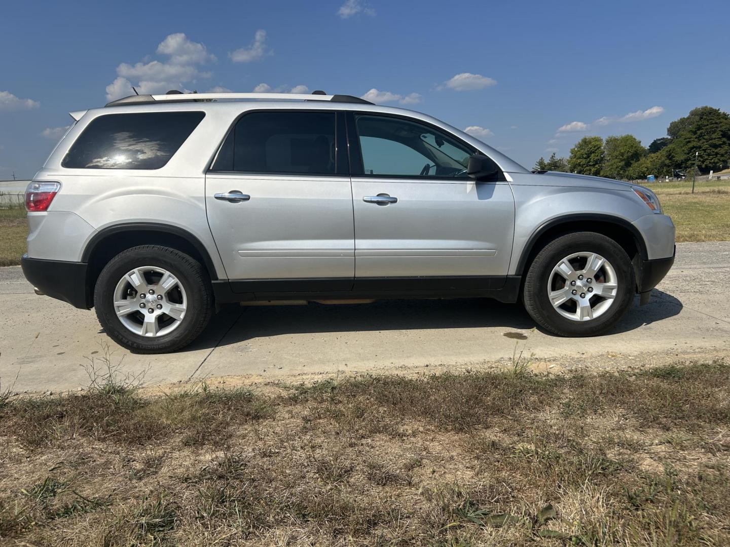 2012 SILVER /Black GMC Acadia SLE-1 FWD (1GKKRNED9CJ) with an 3.6L V6 DOHC 24V engine, 6-Speed Automatic transmission, located at 506 S. Kingshighway, Cape Girardeau, MO, 63703, (573) 235-5000, 37.294991, -89.553635 - 2012 GMC Acadia SLE 86,XXX Miles 3.6L V6 Automatic Front Wheel Drive Remote Start Bluetooth Cruise Power Locks/Windows/Mirrors We have financing available and we accept trades! Fill out a credit application on our website or come by today! If you have any questions, give us a call at (573) - Photo#12