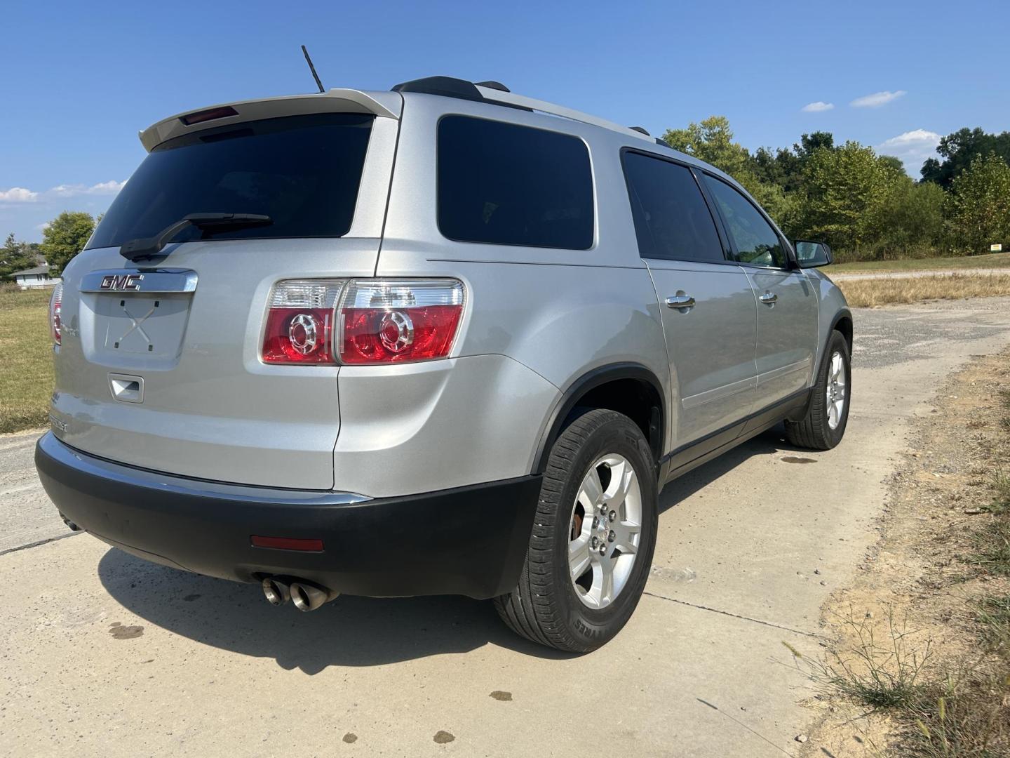 2012 SILVER /Black GMC Acadia SLE-1 FWD (1GKKRNED9CJ) with an 3.6L V6 DOHC 24V engine, 6-Speed Automatic transmission, located at 506 S. Kingshighway, Cape Girardeau, MO, 63703, (573) 235-5000, 37.294991, -89.553635 - 2012 GMC Acadia SLE 86,XXX Miles 3.6L V6 Automatic Front Wheel Drive Remote Start Bluetooth Cruise Power Locks/Windows/Mirrors We have financing available and we accept trades! Fill out a credit application on our website or come by today! If you have any questions, give us a call at (573) - Photo#11
