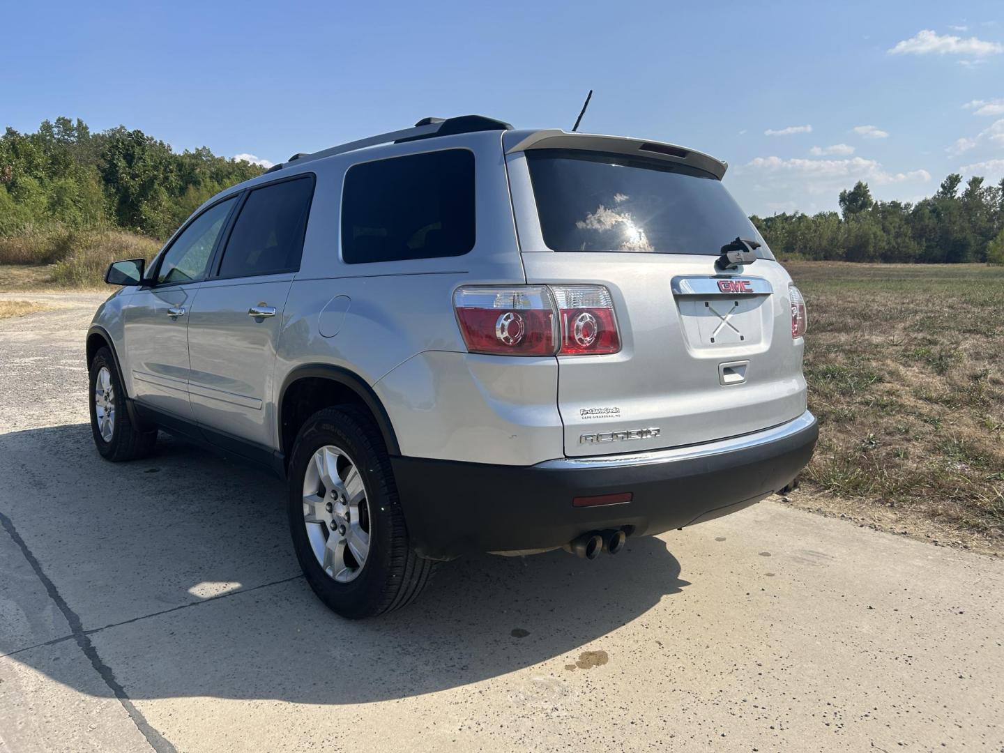 2012 SILVER /Black GMC Acadia SLE-1 FWD (1GKKRNED9CJ) with an 3.6L V6 DOHC 24V engine, 6-Speed Automatic transmission, located at 506 S. Kingshighway, Cape Girardeau, MO, 63703, (573) 235-5000, 37.294991, -89.553635 - 2012 GMC Acadia SLE 86,XXX Miles 3.6L V6 Automatic Front Wheel Drive Remote Start Bluetooth Cruise Power Locks/Windows/Mirrors We have financing available and we accept trades! Fill out a credit application on our website or come by today! If you have any questions, give us a call at (573) - Photo#7