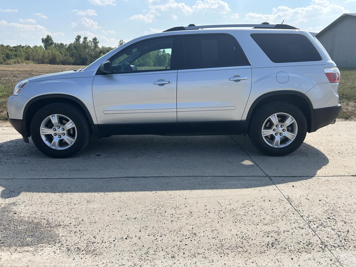 2012 SILVER /Black GMC Acadia SLE-1 FWD (1GKKRNED9CJ) with an 3.6L V6 DOHC 24V engine, 6-Speed Automatic transmission, located at 506 S. Kingshighway, Cape Girardeau, MO, 63703, (573) 235-5000, 37.294991, -89.553635 - 2012 GMC Acadia SLE 86,XXX Miles 3.6L V6 Automatic Front Wheel Drive Remote Start Bluetooth Cruise Power Locks/Windows/Mirrors We have financing available and we accept trades! Fill out a credit application on our website or come by today! If you have any questions, give us a call at (573) - Photo#6