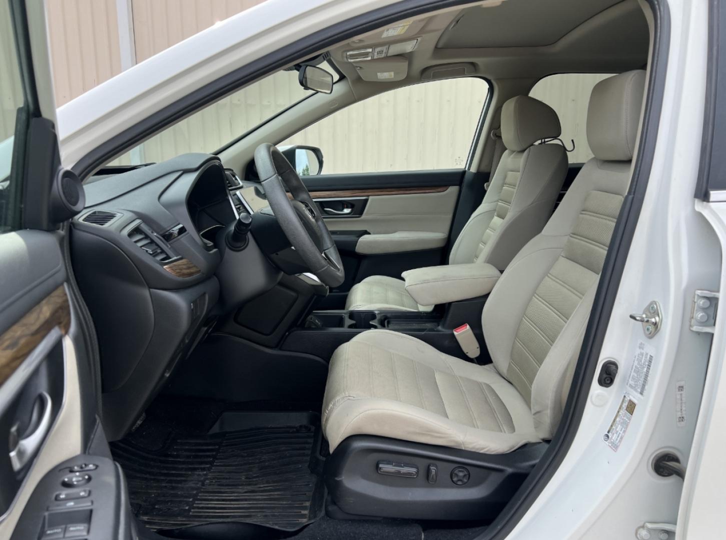 2017 WHITE /Tan Cloth Honda CR-V EX AWD (5J6RW2H53HL) with an 1.5L 4 Cyl. engine, CVT transmission, located at 2990 Old Orchard Rd., Jackson, MO, 63755, 37.354214, -89.612106 - We have financing available and we accept trades! Fill out a credit application on our website or come by today! If you have any questions, give us a call at (573) 204-7777 or visit our website at firstautocredit.com. - Photo#6