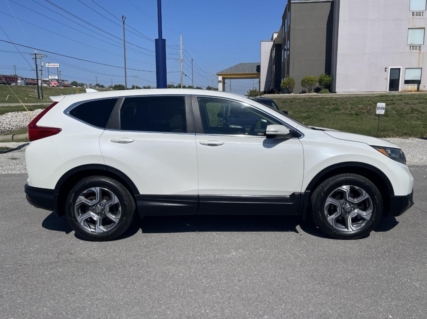 2017 WHITE /Tan Cloth Honda CR-V EX AWD (5J6RW2H53HL) with an 1.5L 4 Cyl. engine, CVT transmission, located at 2990 Old Orchard Rd., Jackson, MO, 63755, 37.354214, -89.612106 - We have financing available and we accept trades! Fill out a credit application on our website or come by today! If you have any questions, give us a call at (573) 204-7777 or visit our website at firstautocredit.com. - Photo#7
