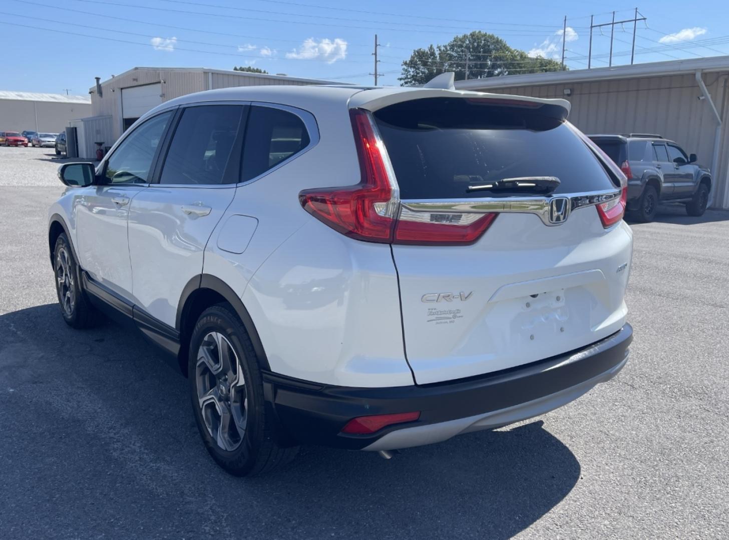 2017 WHITE /Tan Cloth Honda CR-V EX AWD (5J6RW2H53HL) with an 1.5L 4 Cyl. engine, CVT transmission, located at 2990 Old Orchard Rd., Jackson, MO, 63755, 37.354214, -89.612106 - We have financing available and we accept trades! Fill out a credit application on our website or come by today! If you have any questions, give us a call at (573) 204-7777 or visit our website at firstautocredit.com. - Photo#9