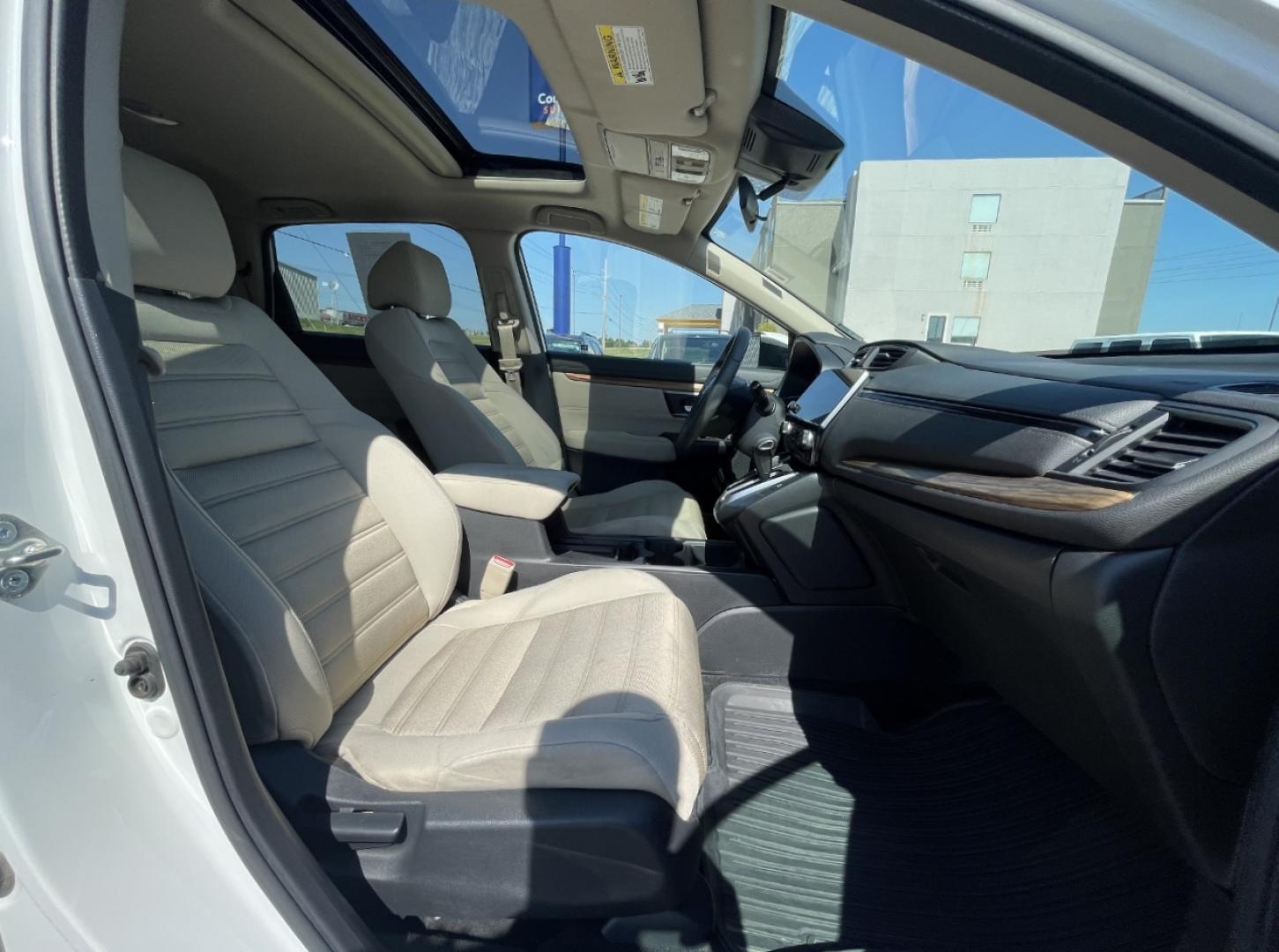 2017 WHITE /Tan Cloth Honda CR-V EX AWD (5J6RW2H53HL) with an 1.5L 4 Cyl. engine, CVT transmission, located at 2990 Old Orchard Rd., Jackson, MO, 63755, 37.354214, -89.612106 - We have financing available and we accept trades! Fill out a credit application on our website or come by today! If you have any questions, give us a call at (573) 204-7777 or visit our website at firstautocredit.com. - Photo#16