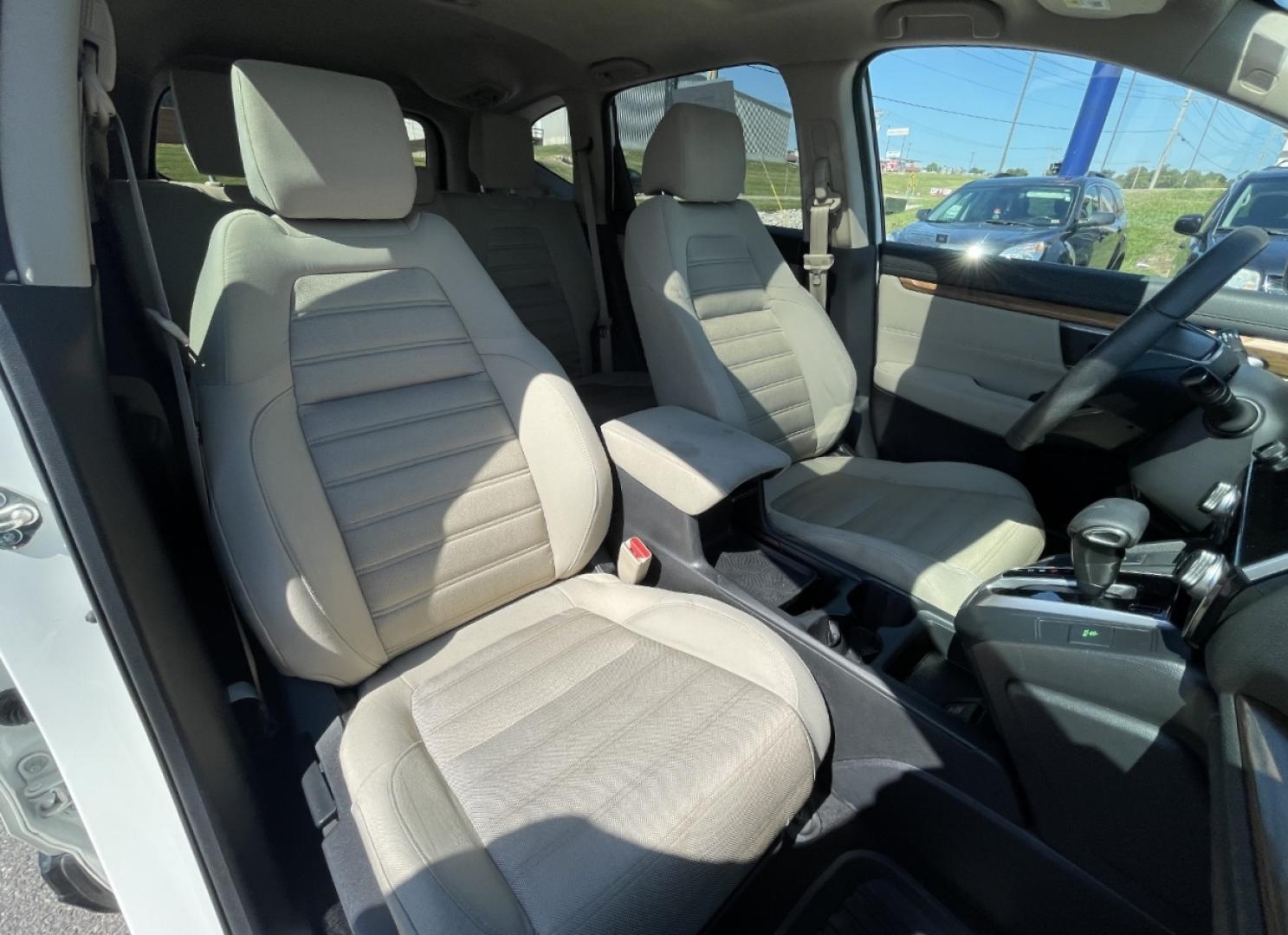 2017 WHITE /Tan Cloth Honda CR-V EX AWD (5J6RW2H53HL) with an 1.5L 4 Cyl. engine, CVT transmission, located at 2990 Old Orchard Rd., Jackson, MO, 63755, 37.354214, -89.612106 - We have financing available and we accept trades! Fill out a credit application on our website or come by today! If you have any questions, give us a call at (573) 204-7777 or visit our website at firstautocredit.com. - Photo#18