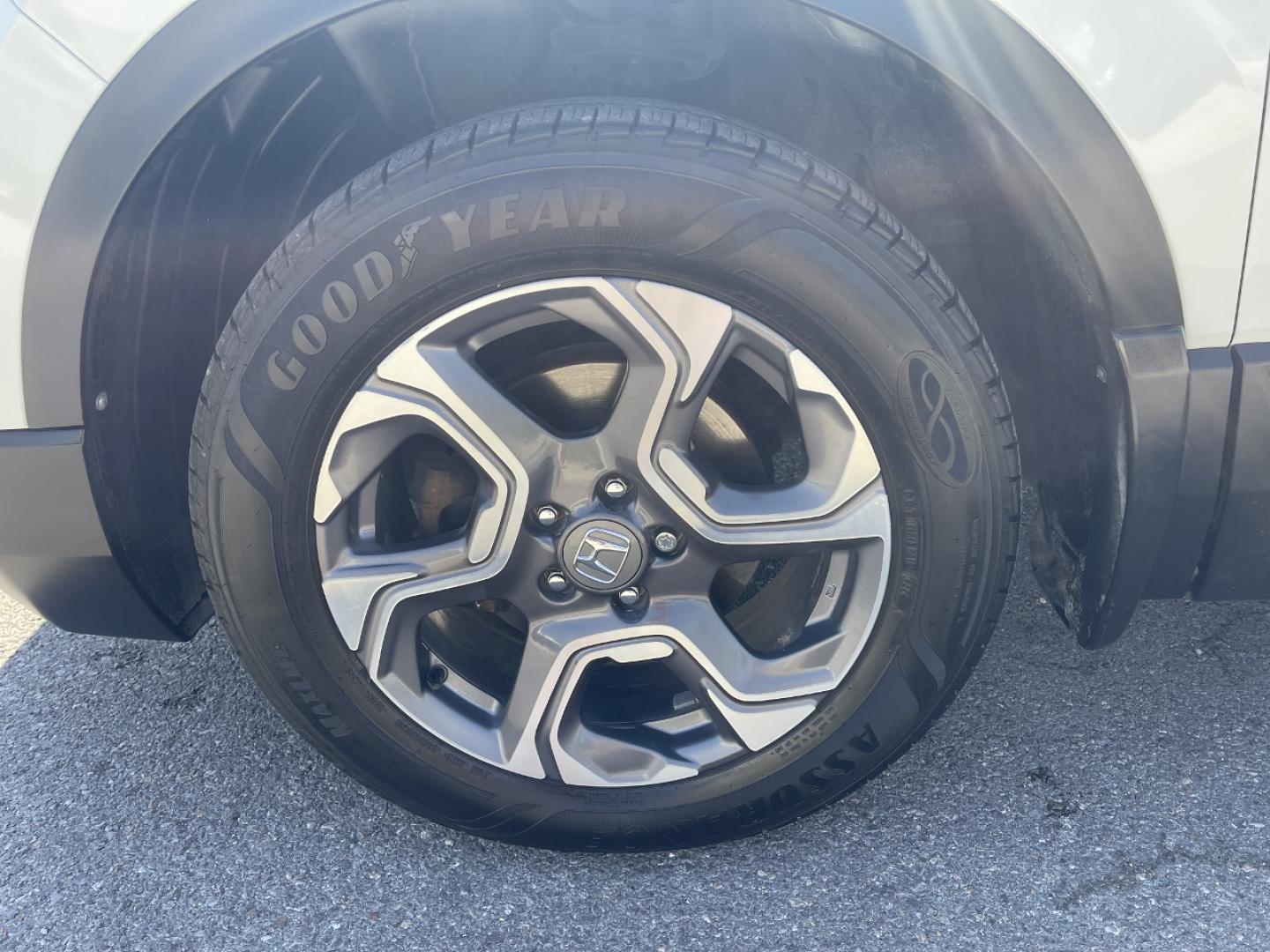 2017 WHITE /Tan Cloth Honda CR-V EX AWD (5J6RW2H53HL) with an 1.5L 4 Cyl. engine, CVT transmission, located at 2990 Old Orchard Rd., Jackson, MO, 63755, 37.354214, -89.612106 - We have financing available and we accept trades! Fill out a credit application on our website or come by today! If you have any questions, give us a call at (573) 204-7777 or visit our website at firstautocredit.com. - Photo#31