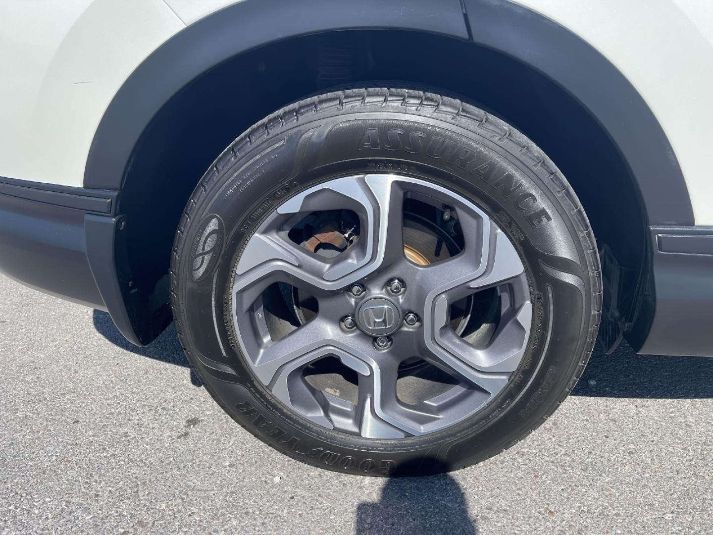 2017 WHITE /Tan Cloth Honda CR-V EX AWD (5J6RW2H53HL) with an 1.5L 4 Cyl. engine, CVT transmission, located at 2990 Old Orchard Rd., Jackson, MO, 63755, 37.354214, -89.612106 - We have financing available and we accept trades! Fill out a credit application on our website or come by today! If you have any questions, give us a call at (573) 204-7777 or visit our website at firstautocredit.com. - Photo#33