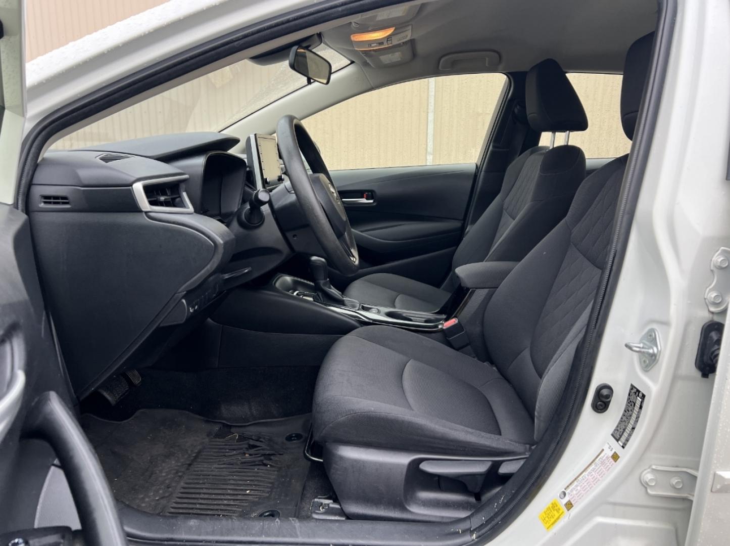 2020 WHITE /Black Cloth Toyota Corolla LE (JTDEPRAE6LJ) with an 1.8L 4 Cyl. engine, CVT transmission, located at 2990 Old Orchard Rd., Jackson, MO, 63755, 37.354214, -89.612106 - We have financing available and we accept trades! Fill out a credit application on our website or come by today! If you have any questions, give us a call at (573) 204-7777 or visit our website at firstautocredit.com. - Photo#4