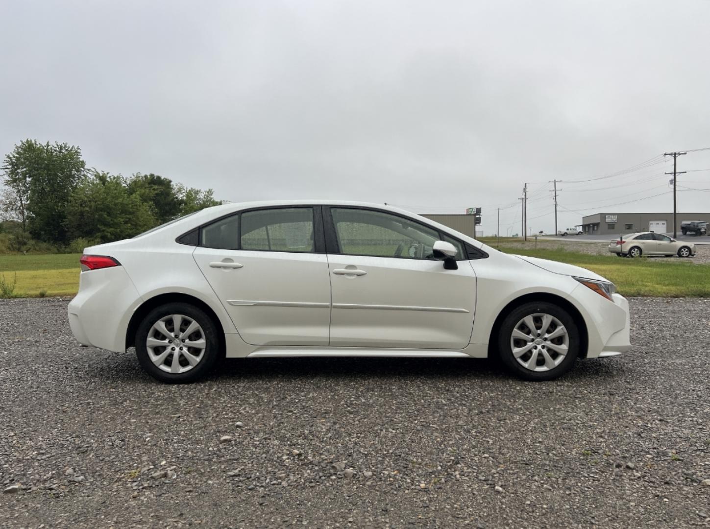 2020 WHITE /Black Cloth Toyota Corolla LE (JTDEPRAE6LJ) with an 1.8L 4 Cyl. engine, CVT transmission, located at 2990 Old Orchard Rd., Jackson, MO, 63755, 37.354214, -89.612106 - We have financing available and we accept trades! Fill out a credit application on our website or come by today! If you have any questions, give us a call at (573) 204-7777 or visit our website at firstautocredit.com. - Photo#6