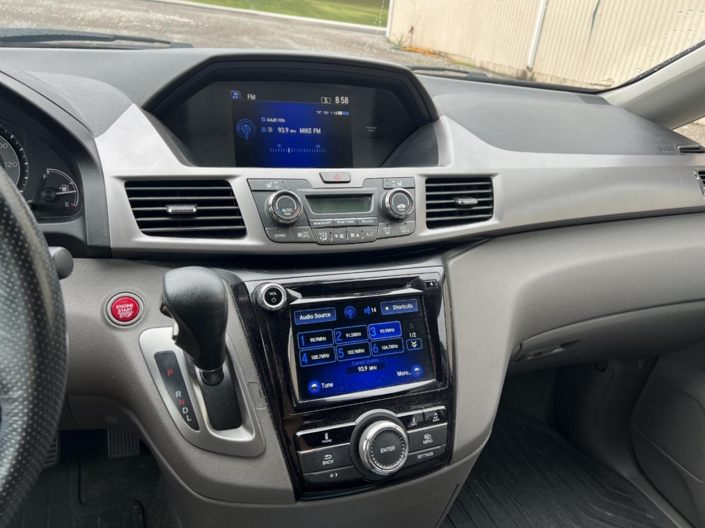 2017 WHITE /Gray Leather Honda Odyssey EX-L (5FNRL5H64HB) with an 3.5L V6 engine, Automatic transmission, located at 2990 Old Orchard Rd., Jackson, MO, 63755, 37.354214, -89.612106 - We have financing available and we accept trades! Fill out a credit application on our website or come by today! If you have any questions, give us a call at (573) 204-7777 or visit our website at firstautocredit.com. - Photo#5