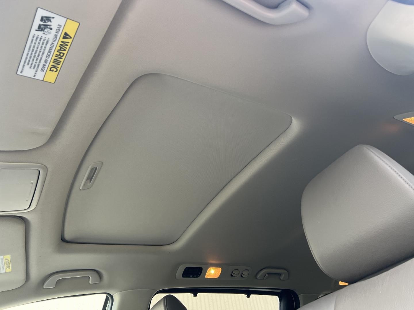 2017 WHITE /Gray Leather Honda Odyssey EX-L (5FNRL5H64HB) with an 3.5L V6 engine, Automatic transmission, located at 2990 Old Orchard Rd., Jackson, MO, 63755, 37.354214, -89.612106 - We have financing available and we accept trades! Fill out a credit application on our website or come by today! If you have any questions, give us a call at (573) 204-7777 or visit our website at firstautocredit.com. - Photo#4