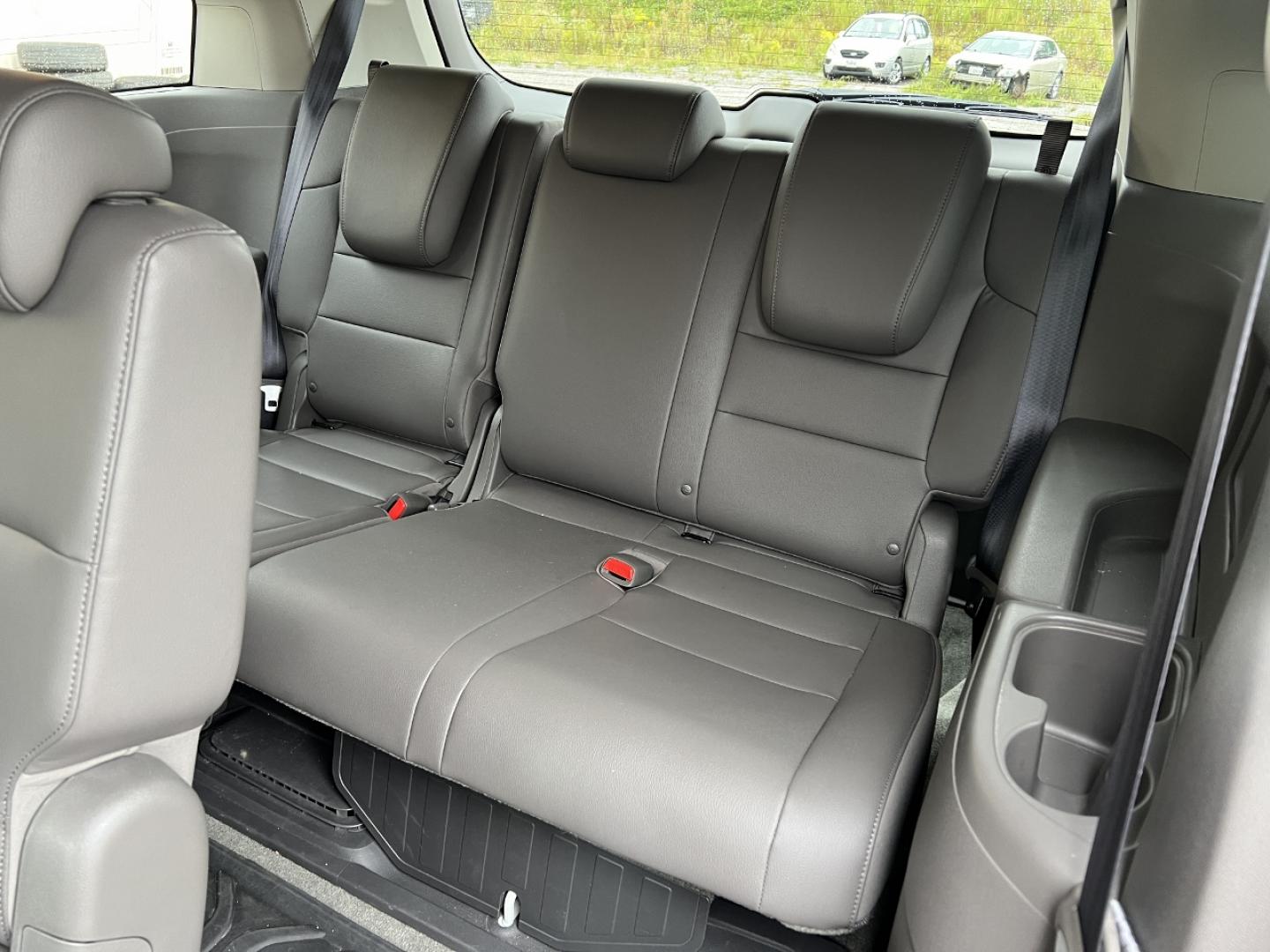 2017 WHITE /Gray Leather Honda Odyssey EX-L (5FNRL5H64HB) with an 3.5L V6 engine, Automatic transmission, located at 2990 Old Orchard Rd., Jackson, MO, 63755, 37.354214, -89.612106 - We have financing available and we accept trades! Fill out a credit application on our website or come by today! If you have any questions, give us a call at (573) 204-7777 or visit our website at firstautocredit.com. - Photo#8