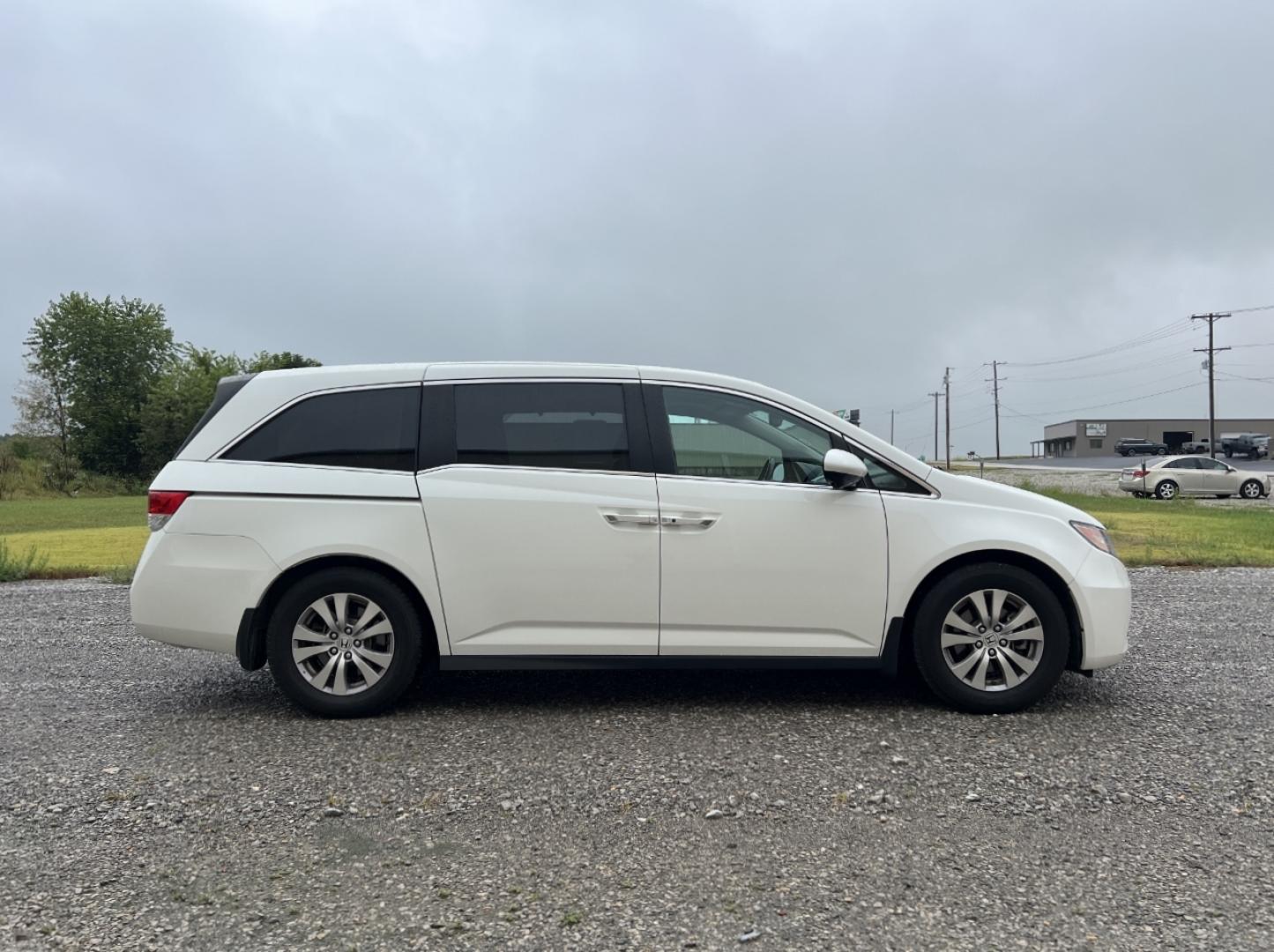 2017 WHITE /Gray Leather Honda Odyssey EX-L (5FNRL5H64HB) with an 3.5L V6 engine, Automatic transmission, located at 2990 Old Orchard Rd., Jackson, MO, 63755, 37.354214, -89.612106 - We have financing available and we accept trades! Fill out a credit application on our website or come by today! If you have any questions, give us a call at (573) 204-7777 or visit our website at firstautocredit.com. - Photo#9
