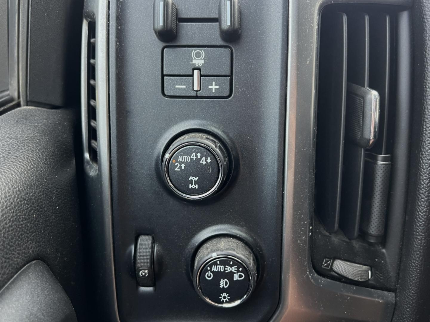 2017 SILVER /Gray Cloth Chevrolet Silverado 1500 LT Crew Cab 4WD (3GCUKRECXHG) with an 5.3L V8 engine, Automatic transmission, located at 2990 Old Orchard Rd., Jackson, MO, 63755, 37.354214, -89.612106 - We have financing available and we accept trades! Fill out a credit application on our website or come by today! If you have any questions, give us a call at (573) 204-7777 or visit our website at firstautocredit.com. - Photo#2