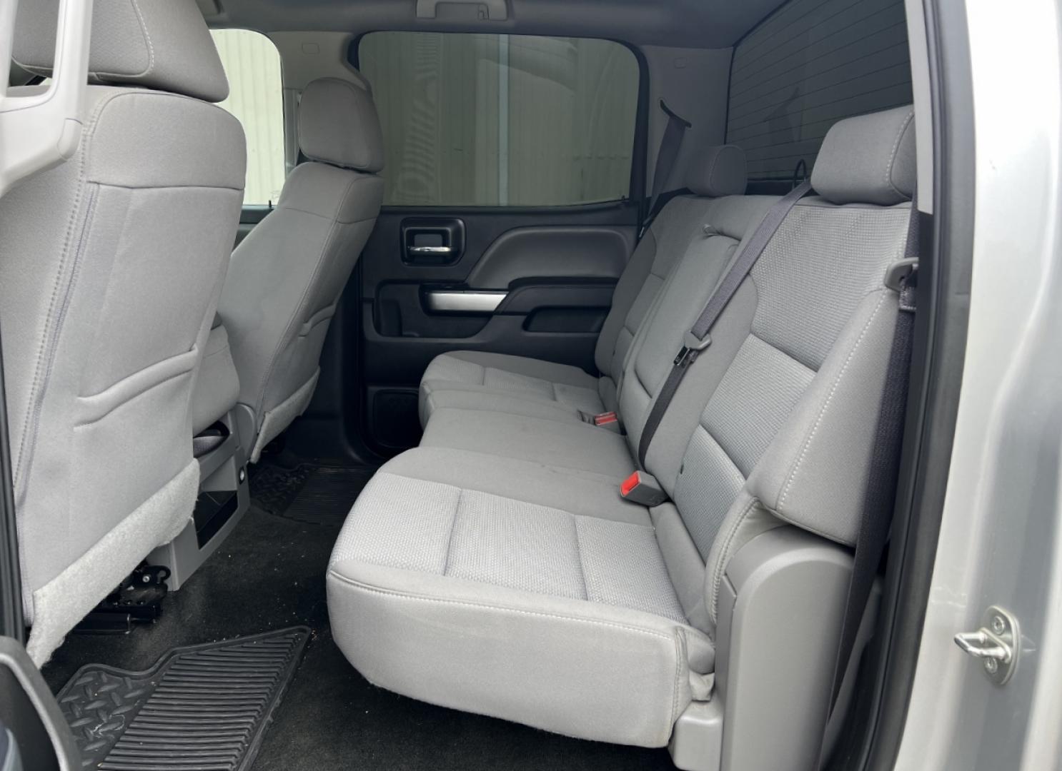 2017 SILVER /Gray Cloth Chevrolet Silverado 1500 LT Crew Cab 4WD (3GCUKRECXHG) with an 5.3L V8 engine, Automatic transmission, located at 2990 Old Orchard Rd., Jackson, MO, 63755, 37.354214, -89.612106 - We have financing available and we accept trades! Fill out a credit application on our website or come by today! If you have any questions, give us a call at (573) 204-7777 or visit our website at firstautocredit.com. - Photo#6