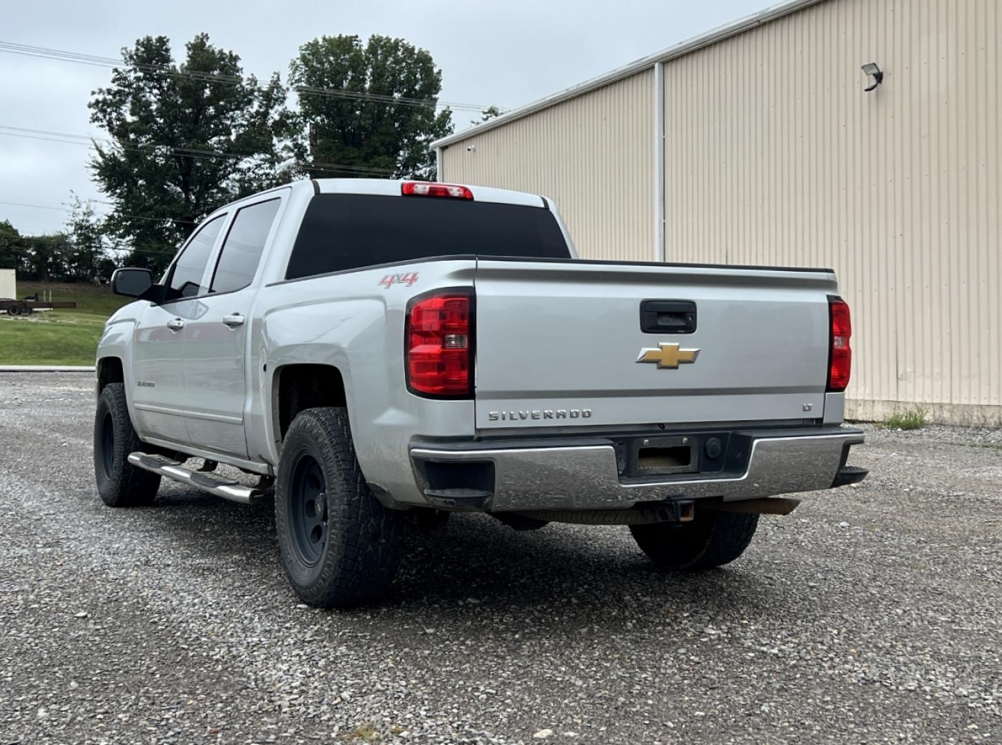 2017 SILVER /Gray Cloth Chevrolet Silverado 1500 LT Crew Cab 4WD (3GCUKRECXHG) with an 5.3L V8 engine, Automatic transmission, located at 2990 Old Orchard Rd., Jackson, MO, 63755, 37.354214, -89.612106 - We have financing available and we accept trades! Fill out a credit application on our website or come by today! If you have any questions, give us a call at (573) 204-7777 or visit our website at firstautocredit.com. - Photo#8