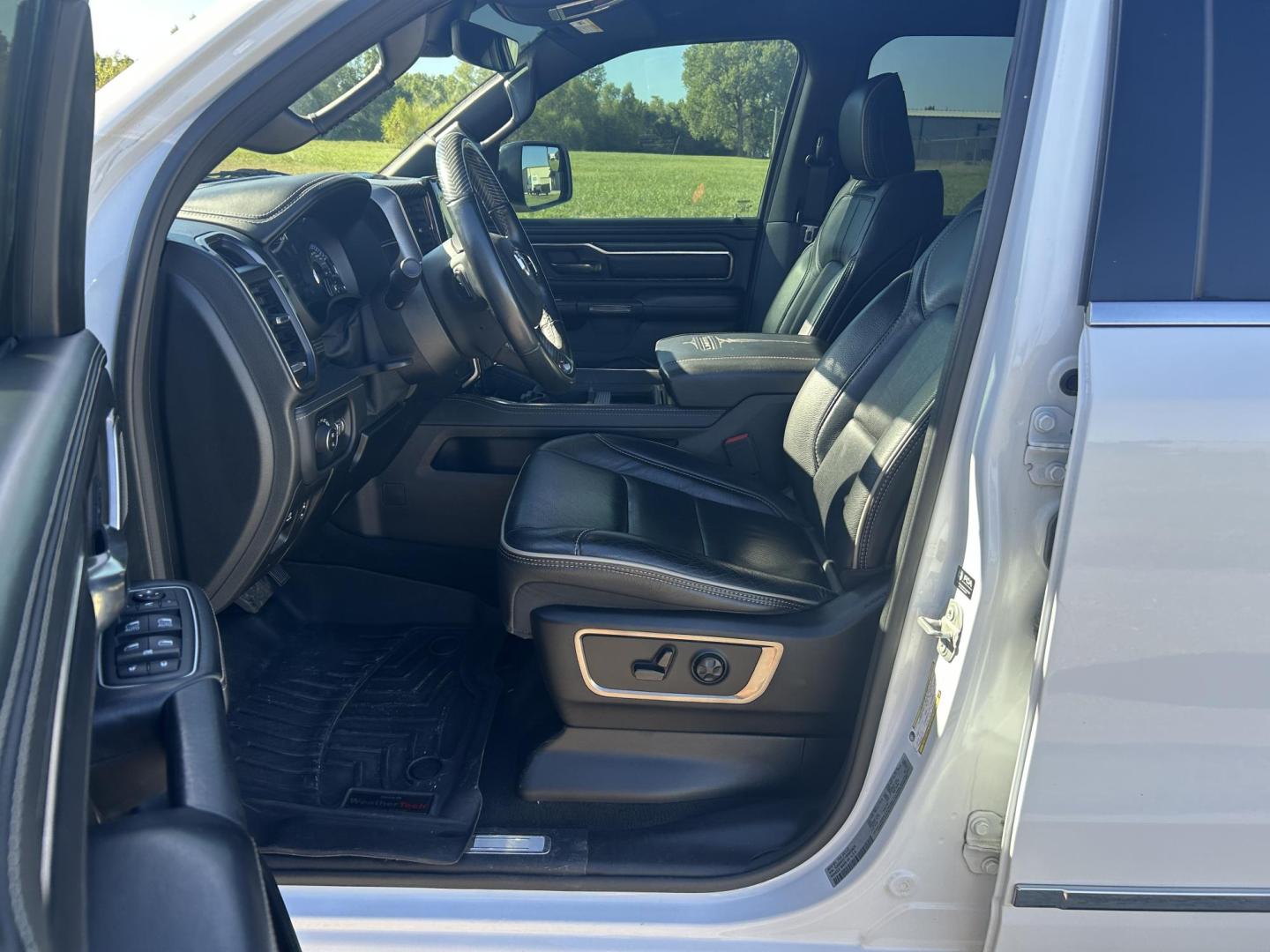 2021 WHITE /Black RAM 1500 Limited Crew Cab SWB 4WD (1C6SRFHT1MN) with an 5.7L V8 OHV 16V engine, Automatic transmission, located at 506 S. Kingshighway, Cape Girardeau, MO, 63703, (573) 235-5000, 37.294991, -89.553635 - 2021 Ram 1500 Longhorn 34xxx miles 4x4 5.7L V8 HEMI eTourque Automatic One Owner 4 Corner Air Suspension Leather Navigation Power/Heated/Cooled Seats Heated/Cooled Rear Seats Heated Steering Wheel Backup Camera Bluetooth Power Running Boards Harman Karmon Sound System Remote Start C - Photo#19