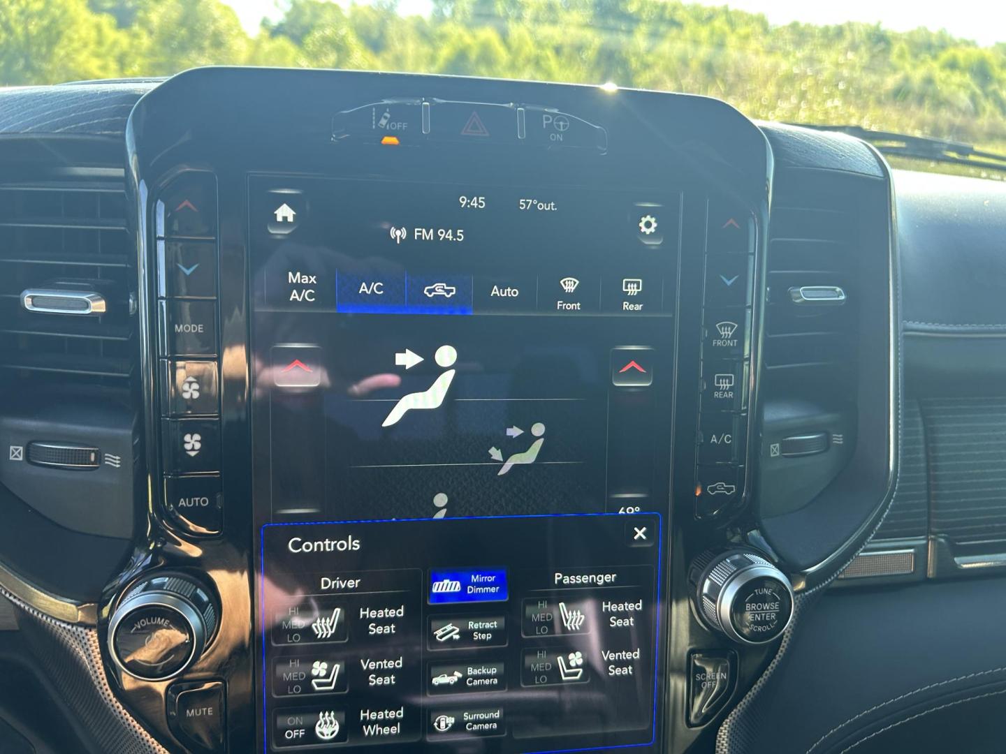 2021 WHITE /Black RAM 1500 Limited Crew Cab SWB 4WD (1C6SRFHT1MN) with an 5.7L V8 OHV 16V engine, Automatic transmission, located at 506 S. Kingshighway, Cape Girardeau, MO, 63703, (573) 235-5000, 37.294991, -89.553635 - 2021 Ram 1500 Longhorn 34xxx miles 4x4 5.7L V8 HEMI eTourque Automatic One Owner 4 Corner Air Suspension Leather Navigation Power/Heated/Cooled Seats Heated/Cooled Rear Seats Heated Steering Wheel Backup Camera Bluetooth Power Running Boards Harman Karmon Sound System Remote Start C - Photo#2