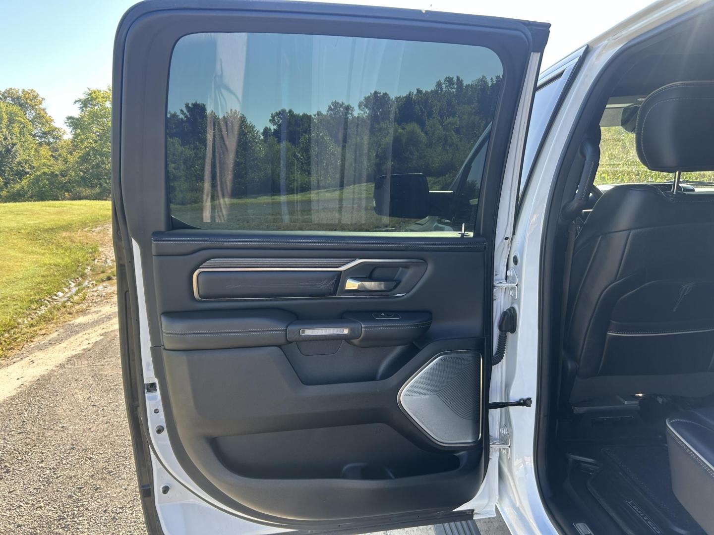 2021 WHITE /Black RAM 1500 Limited Crew Cab SWB 4WD (1C6SRFHT1MN) with an 5.7L V8 OHV 16V engine, Automatic transmission, located at 506 S. Kingshighway, Cape Girardeau, MO, 63703, (573) 235-5000, 37.294991, -89.553635 - 2021 Ram 1500 Longhorn 34xxx miles 4x4 5.7L V8 HEMI eTourque Automatic One Owner 4 Corner Air Suspension Leather Navigation Power/Heated/Cooled Seats Heated/Cooled Rear Seats Heated Steering Wheel Backup Camera Bluetooth Power Running Boards Harman Karmon Sound System Remote Start C - Photo#20