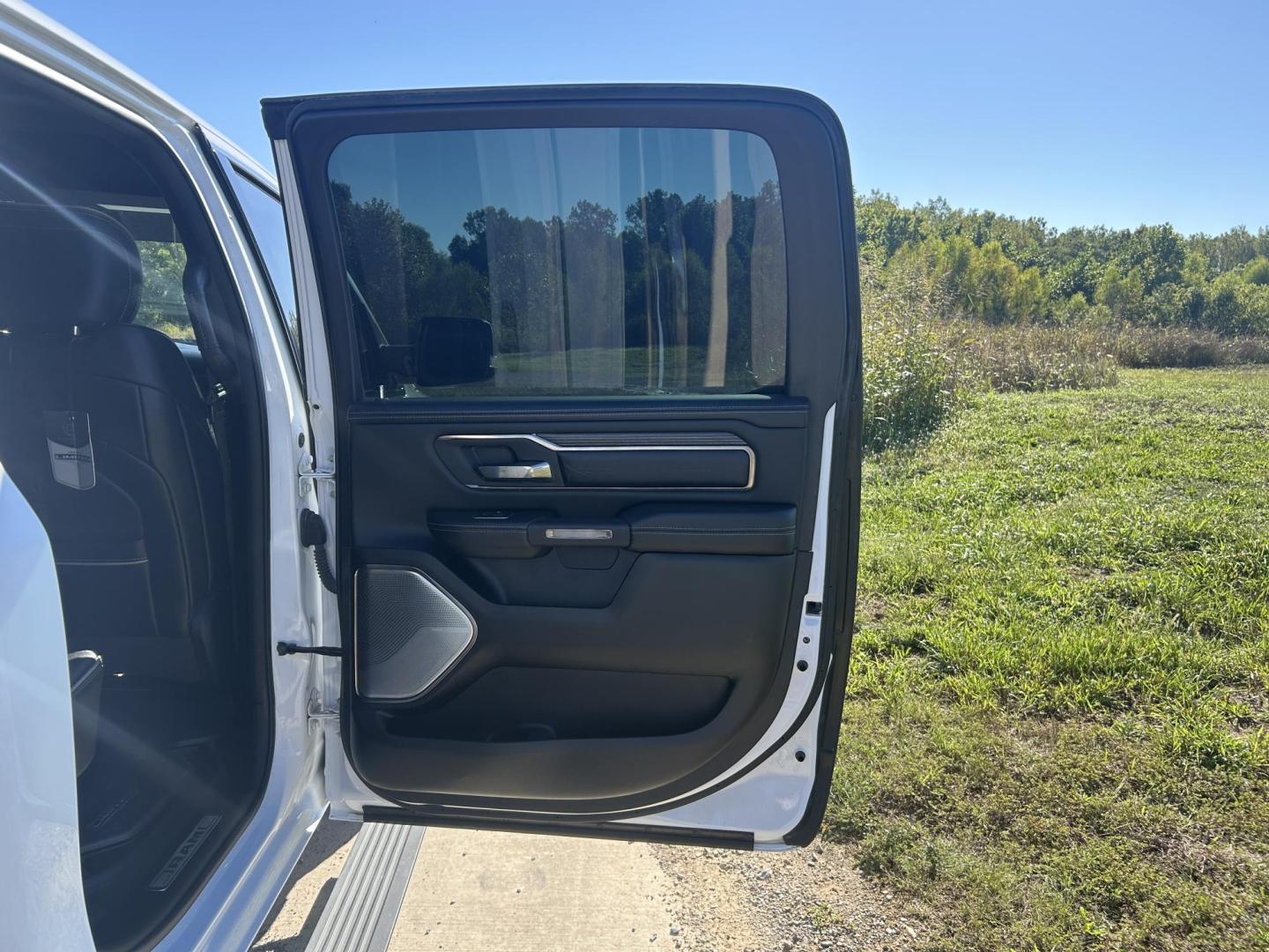 2021 WHITE /Black RAM 1500 Limited Crew Cab SWB 4WD (1C6SRFHT1MN) with an 5.7L V8 OHV 16V engine, Automatic transmission, located at 506 S. Kingshighway, Cape Girardeau, MO, 63703, (573) 235-5000, 37.294991, -89.553635 - 2021 Ram 1500 Longhorn 34xxx miles 4x4 5.7L V8 HEMI eTourque Automatic One Owner 4 Corner Air Suspension Leather Navigation Power/Heated/Cooled Seats Heated/Cooled Rear Seats Heated Steering Wheel Backup Camera Bluetooth Power Running Boards Harman Karmon Sound System Remote Start C - Photo#22