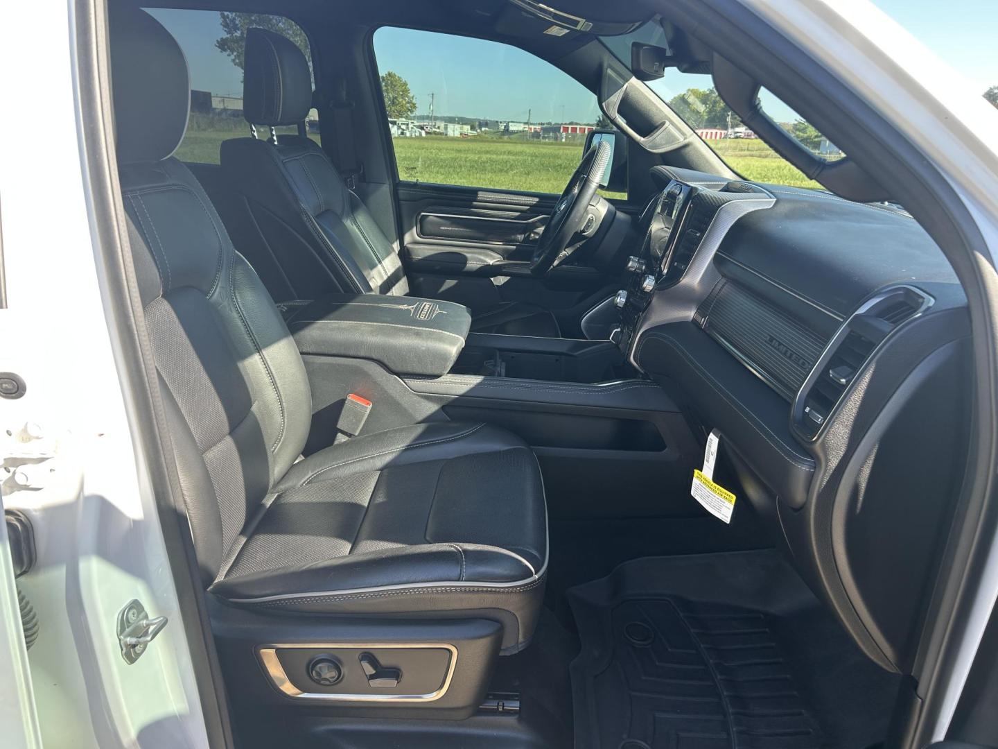 2021 WHITE /Black RAM 1500 Limited Crew Cab SWB 4WD (1C6SRFHT1MN) with an 5.7L V8 OHV 16V engine, Automatic transmission, located at 506 S. Kingshighway, Cape Girardeau, MO, 63703, (573) 235-5000, 37.294991, -89.553635 - 2021 Ram 1500 Longhorn 34xxx miles 4x4 5.7L V8 HEMI eTourque Automatic One Owner 4 Corner Air Suspension Leather Navigation Power/Heated/Cooled Seats Heated/Cooled Rear Seats Heated Steering Wheel Backup Camera Bluetooth Power Running Boards Harman Karmon Sound System Remote Start C - Photo#40