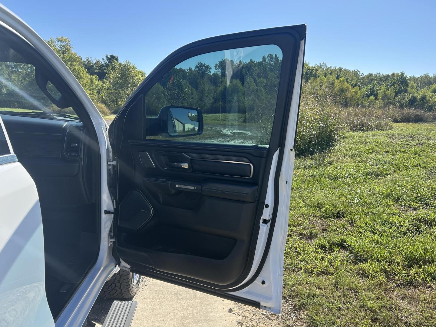 2021 WHITE /Black RAM 1500 Limited Crew Cab SWB 4WD (1C6SRFHT1MN) with an 5.7L V8 OHV 16V engine, Automatic transmission, located at 506 S. Kingshighway, Cape Girardeau, MO, 63703, (573) 235-5000, 37.294991, -89.553635 - 2021 Ram 1500 Longhorn 34xxx miles 4x4 5.7L V8 HEMI eTourque Automatic One Owner 4 Corner Air Suspension Leather Navigation Power/Heated/Cooled Seats Heated/Cooled Rear Seats Heated Steering Wheel Backup Camera Bluetooth Power Running Boards Harman Karmon Sound System Remote Start C - Photo#23