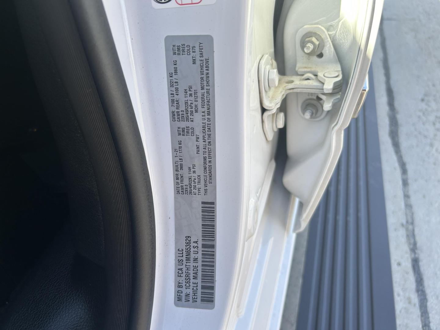 2021 WHITE /Black RAM 1500 Limited Crew Cab SWB 4WD (1C6SRFHT1MN) with an 5.7L V8 OHV 16V engine, Automatic transmission, located at 506 S. Kingshighway, Cape Girardeau, MO, 63703, (573) 235-5000, 37.294991, -89.553635 - 2021 Ram 1500 Longhorn 34xxx miles 4x4 5.7L V8 HEMI eTourque Automatic One Owner 4 Corner Air Suspension Leather Navigation Power/Heated/Cooled Seats Heated/Cooled Rear Seats Heated Steering Wheel Backup Camera Bluetooth Power Running Boards Harman Karmon Sound System Remote Start C - Photo#43