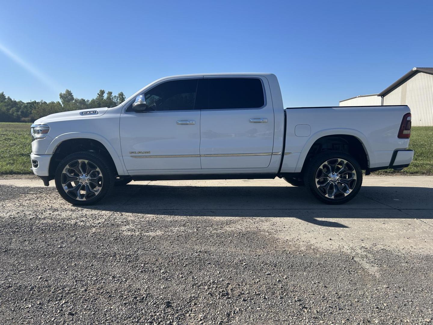 2021 WHITE /Black RAM 1500 Limited Crew Cab SWB 4WD (1C6SRFHT1MN) with an 5.7L V8 OHV 16V engine, Automatic transmission, located at 506 S. Kingshighway, Cape Girardeau, MO, 63703, (573) 235-5000, 37.294991, -89.553635 - 2021 Ram 1500 Longhorn 34xxx miles 4x4 5.7L V8 HEMI eTourque Automatic One Owner 4 Corner Air Suspension Leather Navigation Power/Heated/Cooled Seats Heated/Cooled Rear Seats Heated Steering Wheel Backup Camera Bluetooth Power Running Boards Harman Karmon Sound System Remote Start C - Photo#8