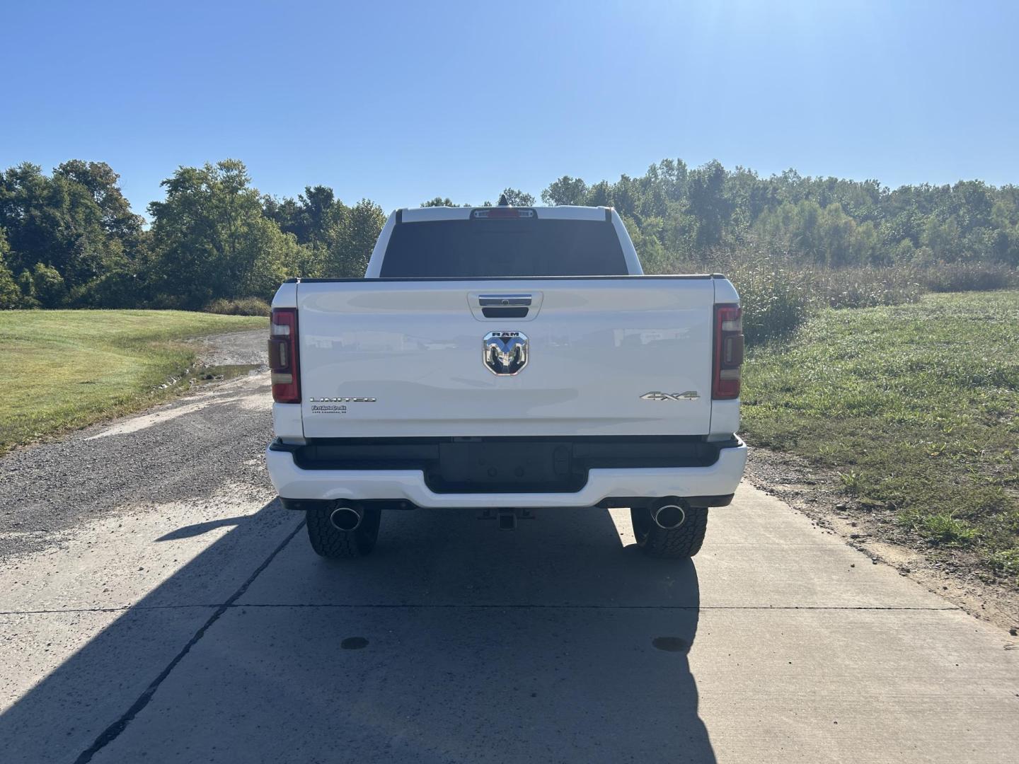 2021 WHITE /Black RAM 1500 Limited Crew Cab SWB 4WD (1C6SRFHT1MN) with an 5.7L V8 OHV 16V engine, Automatic transmission, located at 506 S. Kingshighway, Cape Girardeau, MO, 63703, (573) 235-5000, 37.294991, -89.553635 - 2021 Ram 1500 Longhorn 34xxx miles 4x4 5.7L V8 HEMI eTourque Automatic One Owner 4 Corner Air Suspension Leather Navigation Power/Heated/Cooled Seats Heated/Cooled Rear Seats Heated Steering Wheel Backup Camera Bluetooth Power Running Boards Harman Karmon Sound System Remote Start C - Photo#16