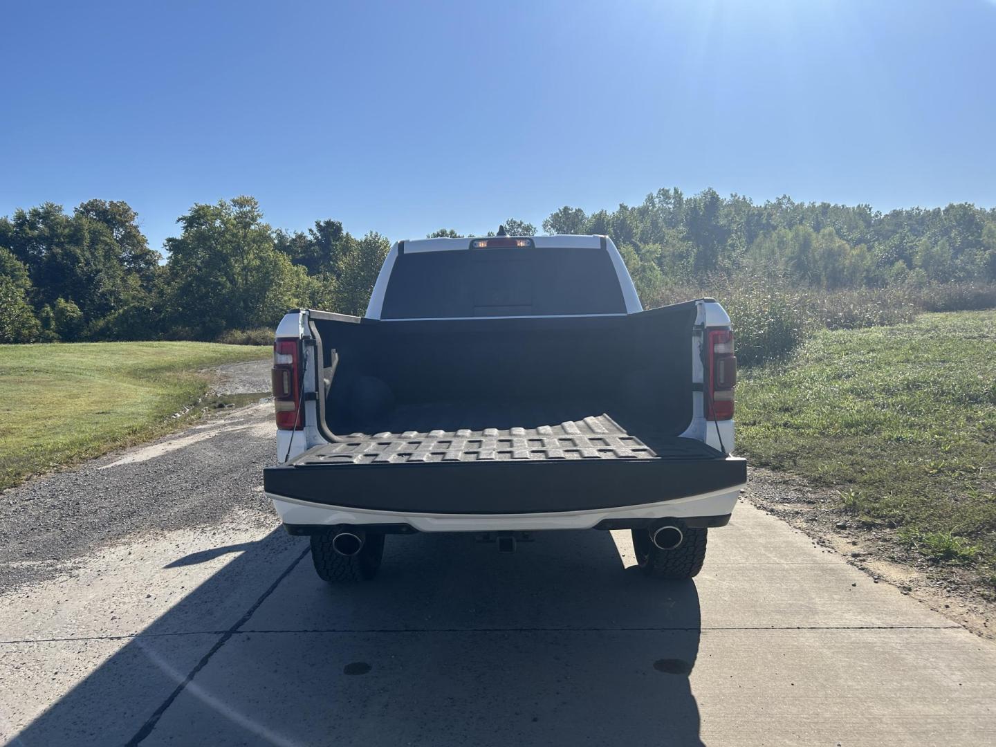 2021 WHITE /Black RAM 1500 Limited Crew Cab SWB 4WD (1C6SRFHT1MN) with an 5.7L V8 OHV 16V engine, Automatic transmission, located at 506 S. Kingshighway, Cape Girardeau, MO, 63703, (573) 235-5000, 37.294991, -89.553635 - 2021 Ram 1500 Longhorn 34xxx miles 4x4 5.7L V8 HEMI eTourque Automatic One Owner 4 Corner Air Suspension Leather Navigation Power/Heated/Cooled Seats Heated/Cooled Rear Seats Heated Steering Wheel Backup Camera Bluetooth Power Running Boards Harman Karmon Sound System Remote Start C - Photo#13