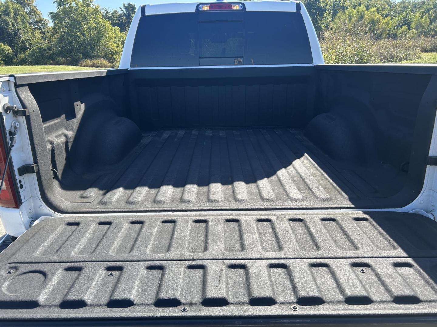 2021 WHITE /Black RAM 1500 Limited Crew Cab SWB 4WD (1C6SRFHT1MN) with an 5.7L V8 OHV 16V engine, Automatic transmission, located at 506 S. Kingshighway, Cape Girardeau, MO, 63703, (573) 235-5000, 37.294991, -89.553635 - 2021 Ram 1500 Longhorn 34xxx miles 4x4 5.7L V8 HEMI eTourque Automatic One Owner 4 Corner Air Suspension Leather Navigation Power/Heated/Cooled Seats Heated/Cooled Rear Seats Heated Steering Wheel Backup Camera Bluetooth Power Running Boards Harman Karmon Sound System Remote Start C - Photo#44