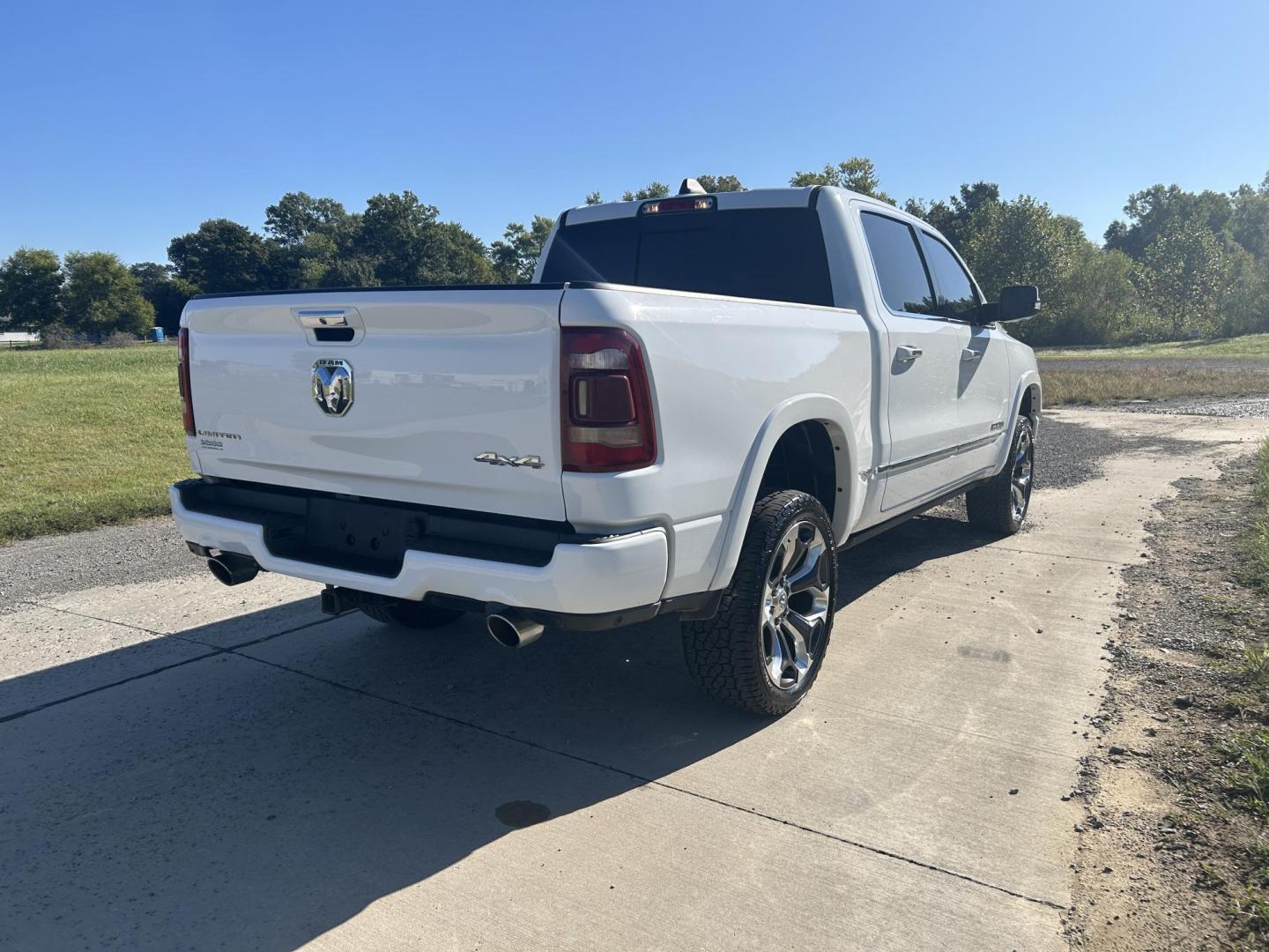 2021 WHITE /Black RAM 1500 Limited Crew Cab SWB 4WD (1C6SRFHT1MN) with an 5.7L V8 OHV 16V engine, Automatic transmission, located at 506 S. Kingshighway, Cape Girardeau, MO, 63703, (573) 235-5000, 37.294991, -89.553635 - 2021 Ram 1500 Longhorn 34xxx miles 4x4 5.7L V8 HEMI eTourque Automatic One Owner 4 Corner Air Suspension Leather Navigation Power/Heated/Cooled Seats Heated/Cooled Rear Seats Heated Steering Wheel Backup Camera Bluetooth Power Running Boards Harman Karmon Sound System Remote Start C - Photo#10