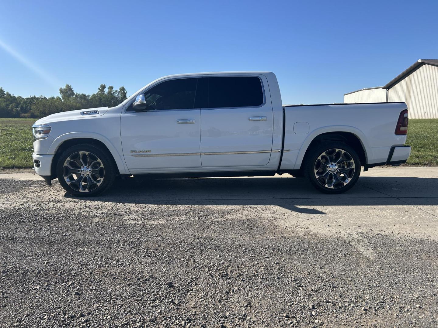 2021 WHITE /Black RAM 1500 Limited Crew Cab SWB 4WD (1C6SRFHT1MN) with an 5.7L V8 OHV 16V engine, Automatic transmission, located at 506 S. Kingshighway, Cape Girardeau, MO, 63703, (573) 235-5000, 37.294991, -89.553635 - 2021 Ram 1500 Longhorn 34xxx miles 4x4 5.7L V8 HEMI eTourque Automatic One Owner 4 Corner Air Suspension Leather Navigation Power/Heated/Cooled Seats Heated/Cooled Rear Seats Heated Steering Wheel Backup Camera Bluetooth Power Running Boards Harman Karmon Sound System Remote Start C - Photo#17