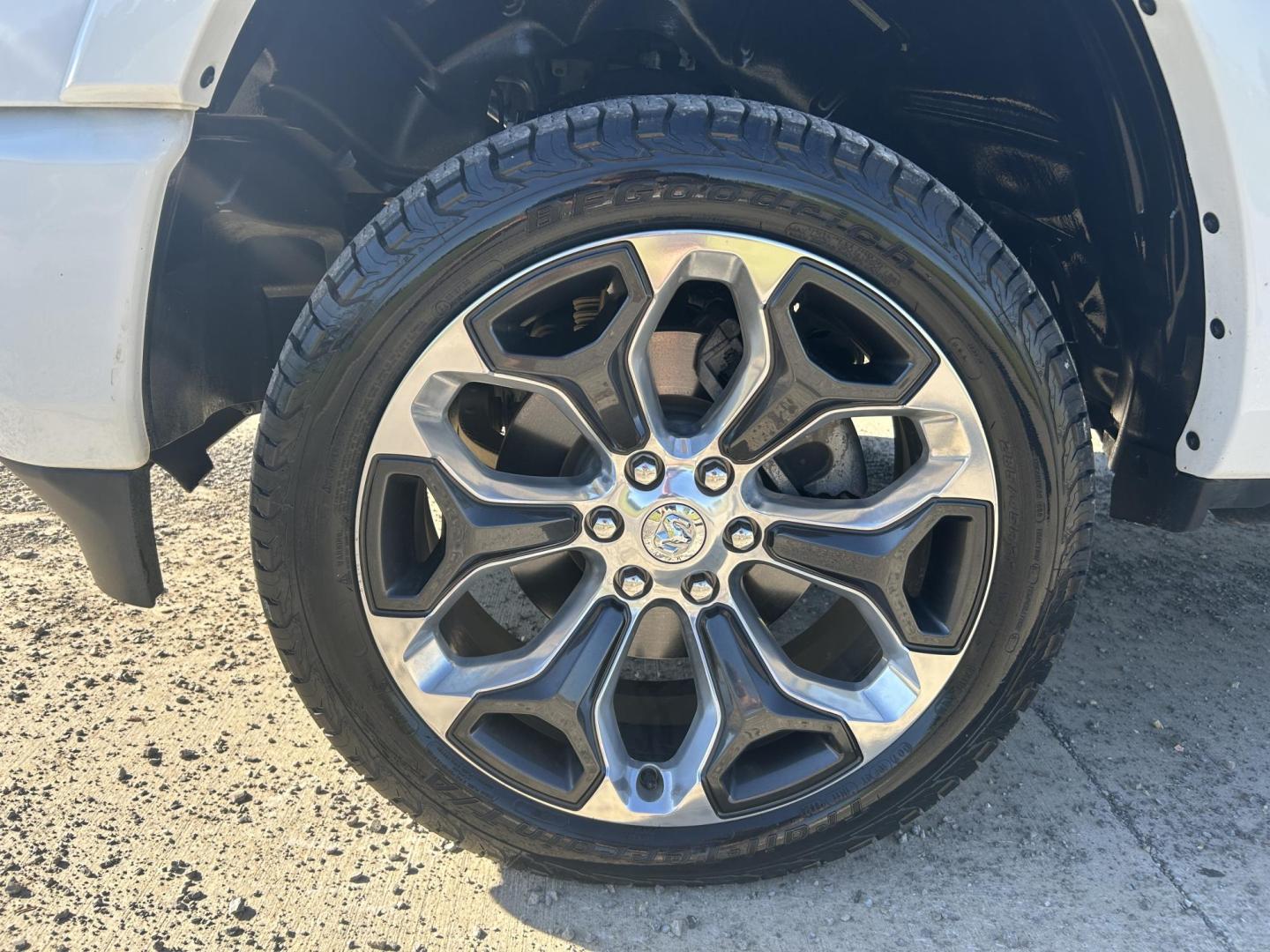 2021 WHITE /Black RAM 1500 Limited Crew Cab SWB 4WD (1C6SRFHT1MN) with an 5.7L V8 OHV 16V engine, Automatic transmission, located at 506 S. Kingshighway, Cape Girardeau, MO, 63703, (573) 235-5000, 37.294991, -89.553635 - 2021 Ram 1500 Longhorn 34xxx miles 4x4 5.7L V8 HEMI eTourque Automatic One Owner 4 Corner Air Suspension Leather Navigation Power/Heated/Cooled Seats Heated/Cooled Rear Seats Heated Steering Wheel Backup Camera Bluetooth Power Running Boards Harman Karmon Sound System Remote Start C - Photo#47