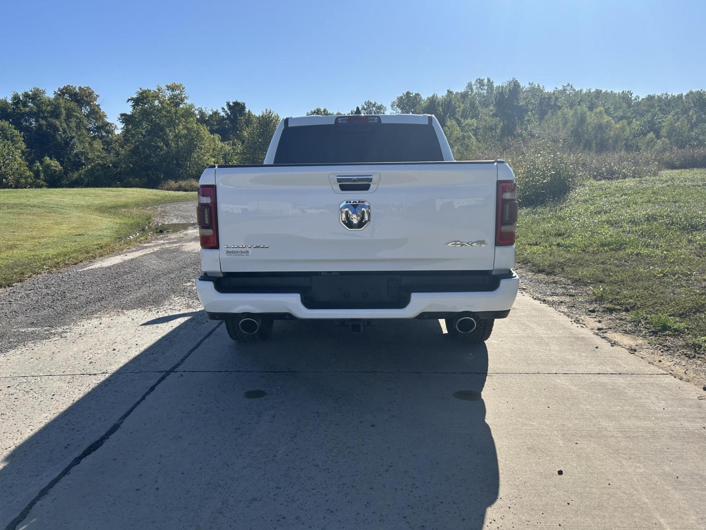 2021 WHITE /Black RAM 1500 Limited Crew Cab SWB 4WD (1C6SRFHT1MN) with an 5.7L V8 OHV 16V engine, Automatic transmission, located at 506 S. Kingshighway, Cape Girardeau, MO, 63703, (573) 235-5000, 37.294991, -89.553635 - 2021 Ram 1500 Longhorn 34xxx miles 4x4 5.7L V8 HEMI eTourque Automatic One Owner 4 Corner Air Suspension Leather Navigation Power/Heated/Cooled Seats Heated/Cooled Rear Seats Heated Steering Wheel Backup Camera Bluetooth Power Running Boards Harman Karmon Sound System Remote Start C - Photo#12
