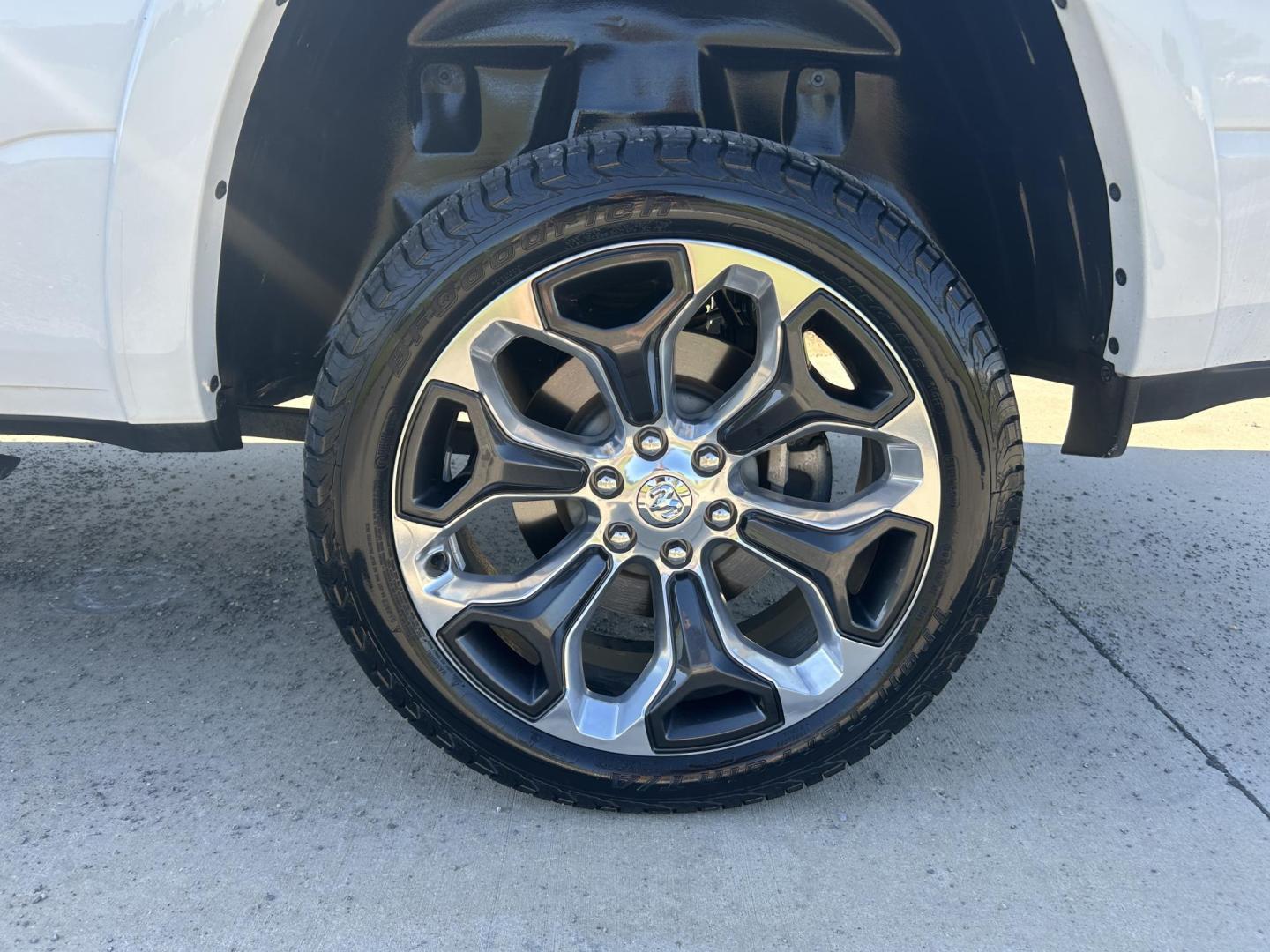 2021 WHITE /Black RAM 1500 Limited Crew Cab SWB 4WD (1C6SRFHT1MN) with an 5.7L V8 OHV 16V engine, Automatic transmission, located at 506 S. Kingshighway, Cape Girardeau, MO, 63703, (573) 235-5000, 37.294991, -89.553635 - 2021 Ram 1500 Longhorn 34xxx miles 4x4 5.7L V8 HEMI eTourque Automatic One Owner 4 Corner Air Suspension Leather Navigation Power/Heated/Cooled Seats Heated/Cooled Rear Seats Heated Steering Wheel Backup Camera Bluetooth Power Running Boards Harman Karmon Sound System Remote Start C - Photo#48